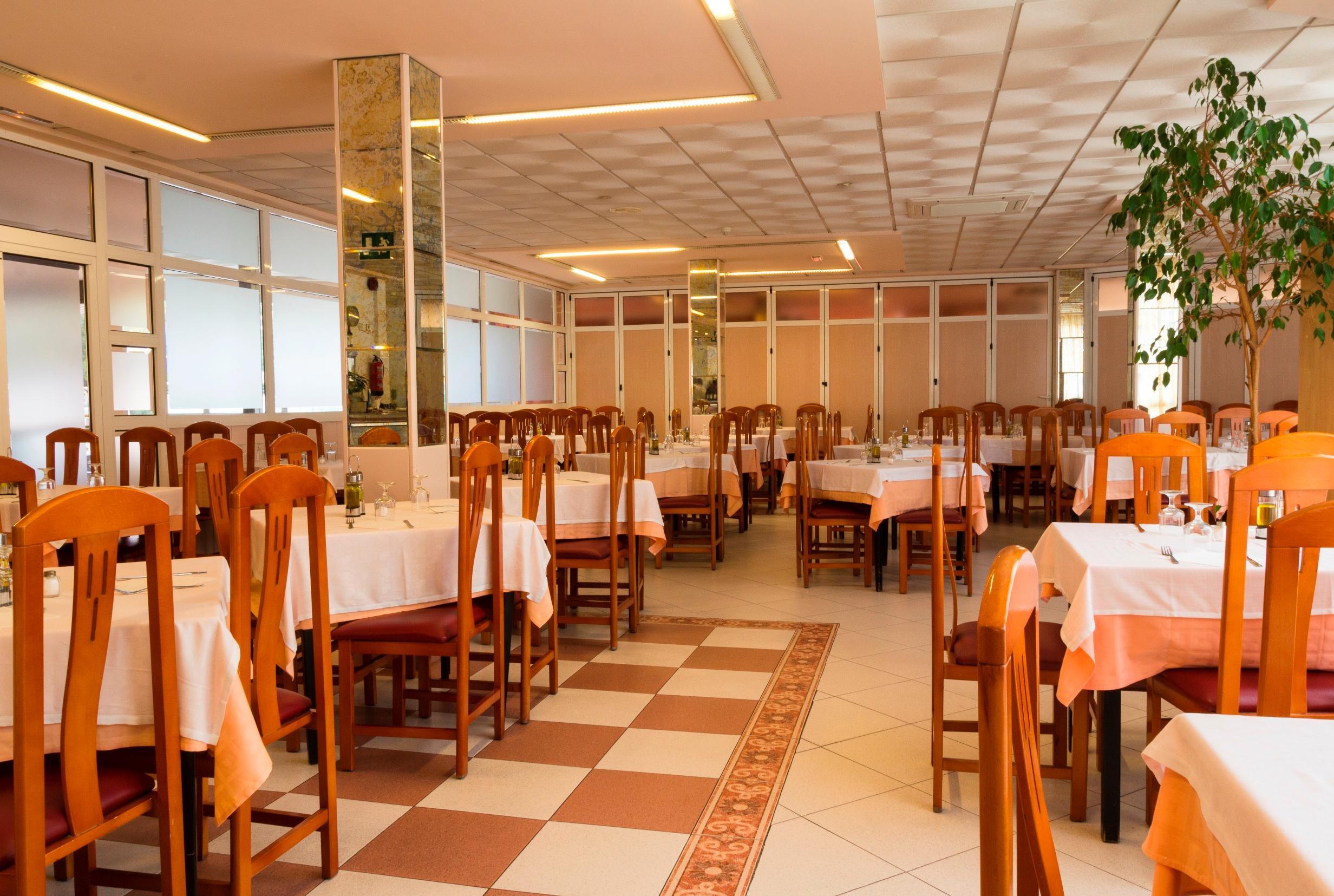 Restaurant Alone