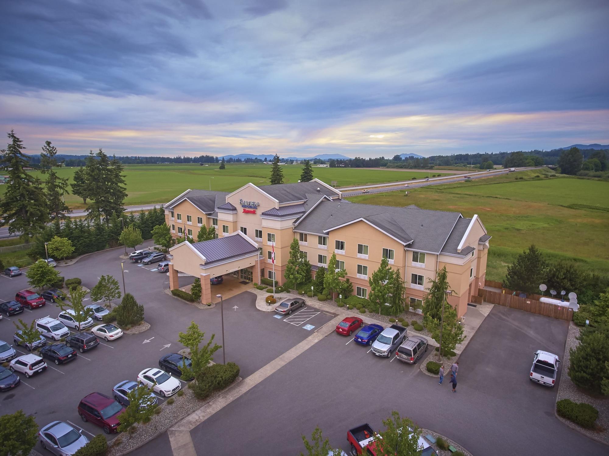 Vista Exterior Fairfield Inn & Suites by Marriott Burlington