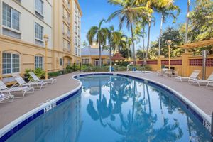 Alojamiento - La Quinta Inn & Suites by Wyndham Miami Airport West