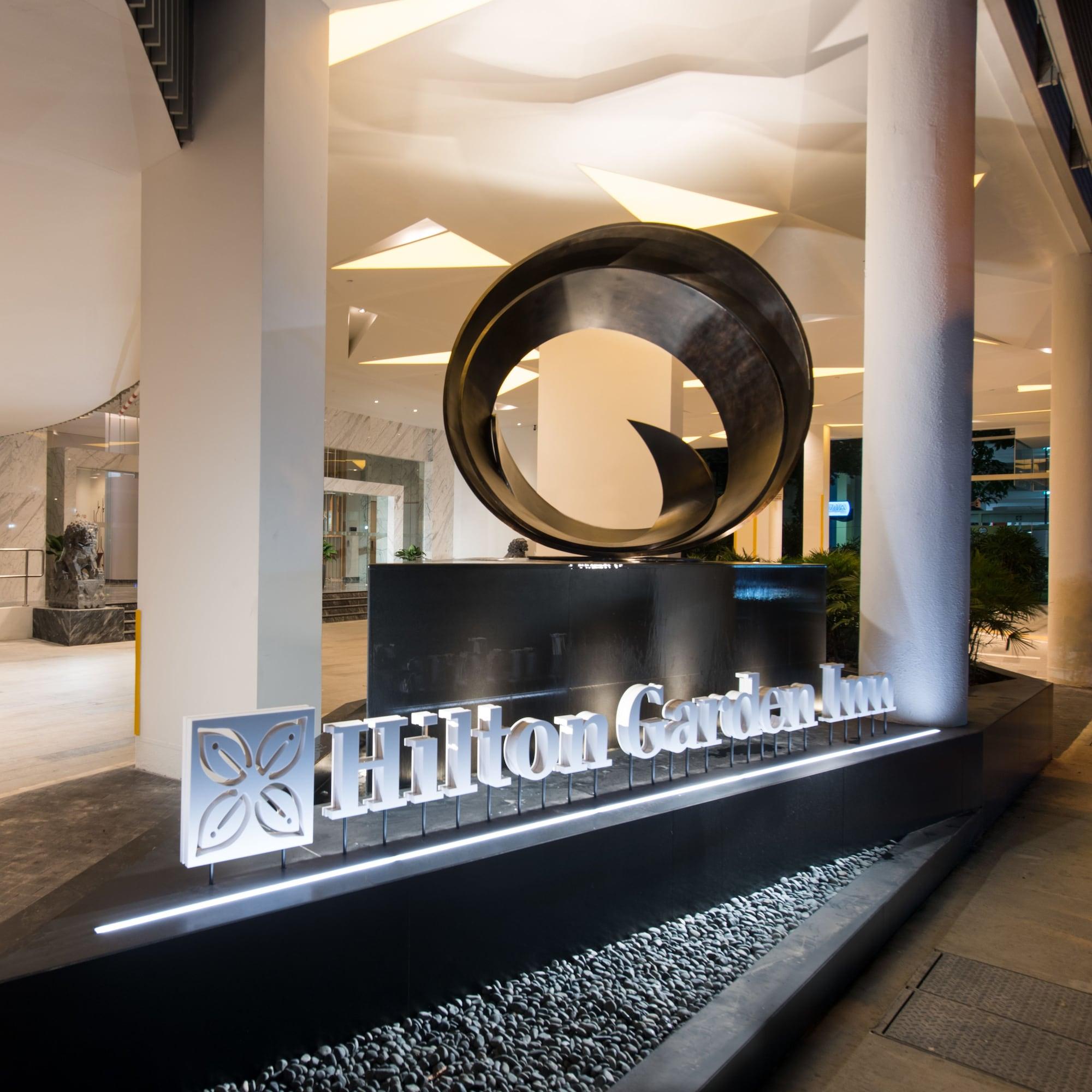 Vista Exterior Hilton Garden Inn Singapore Serangoon