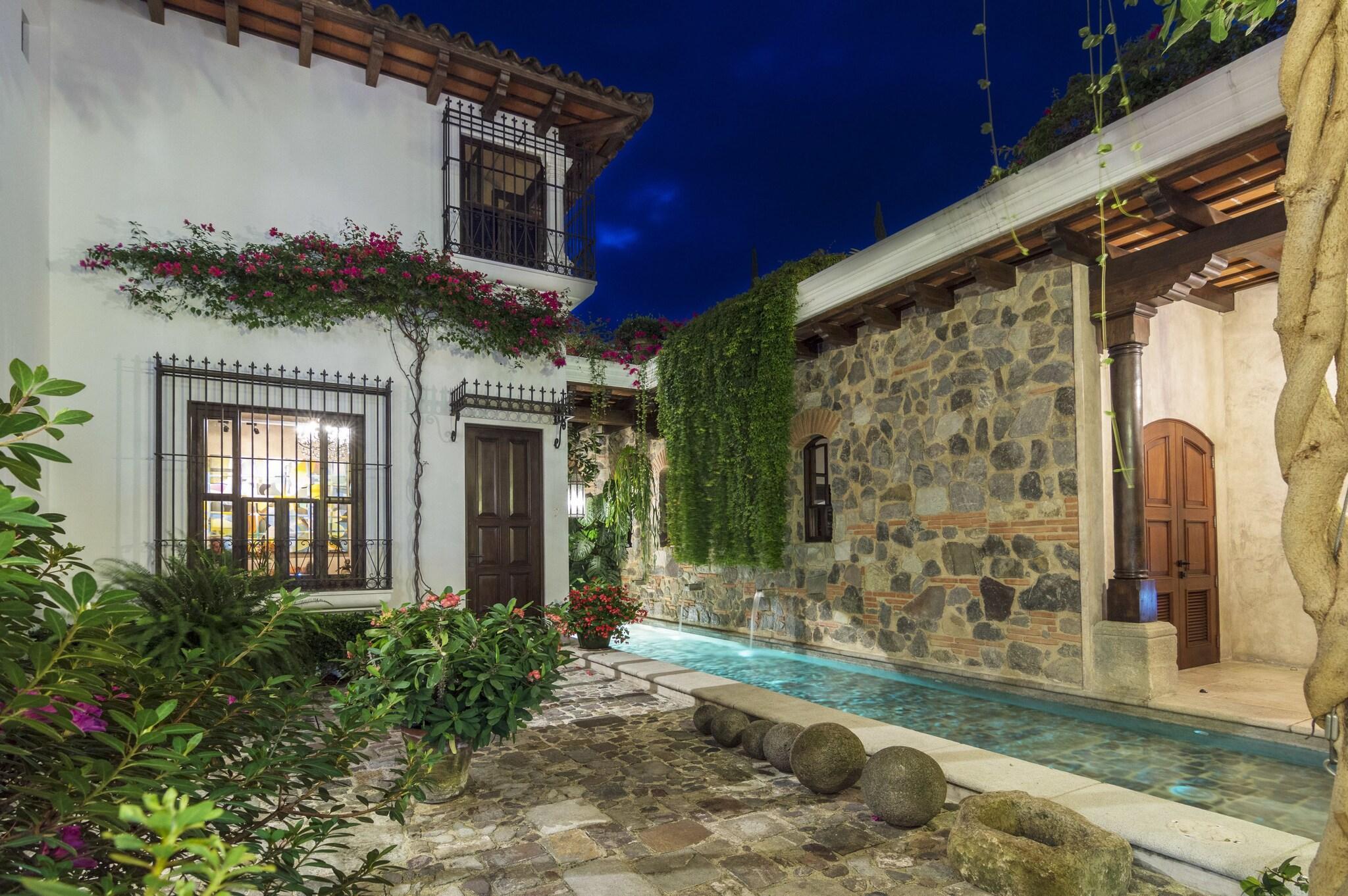 Varios San Rafael Hotel