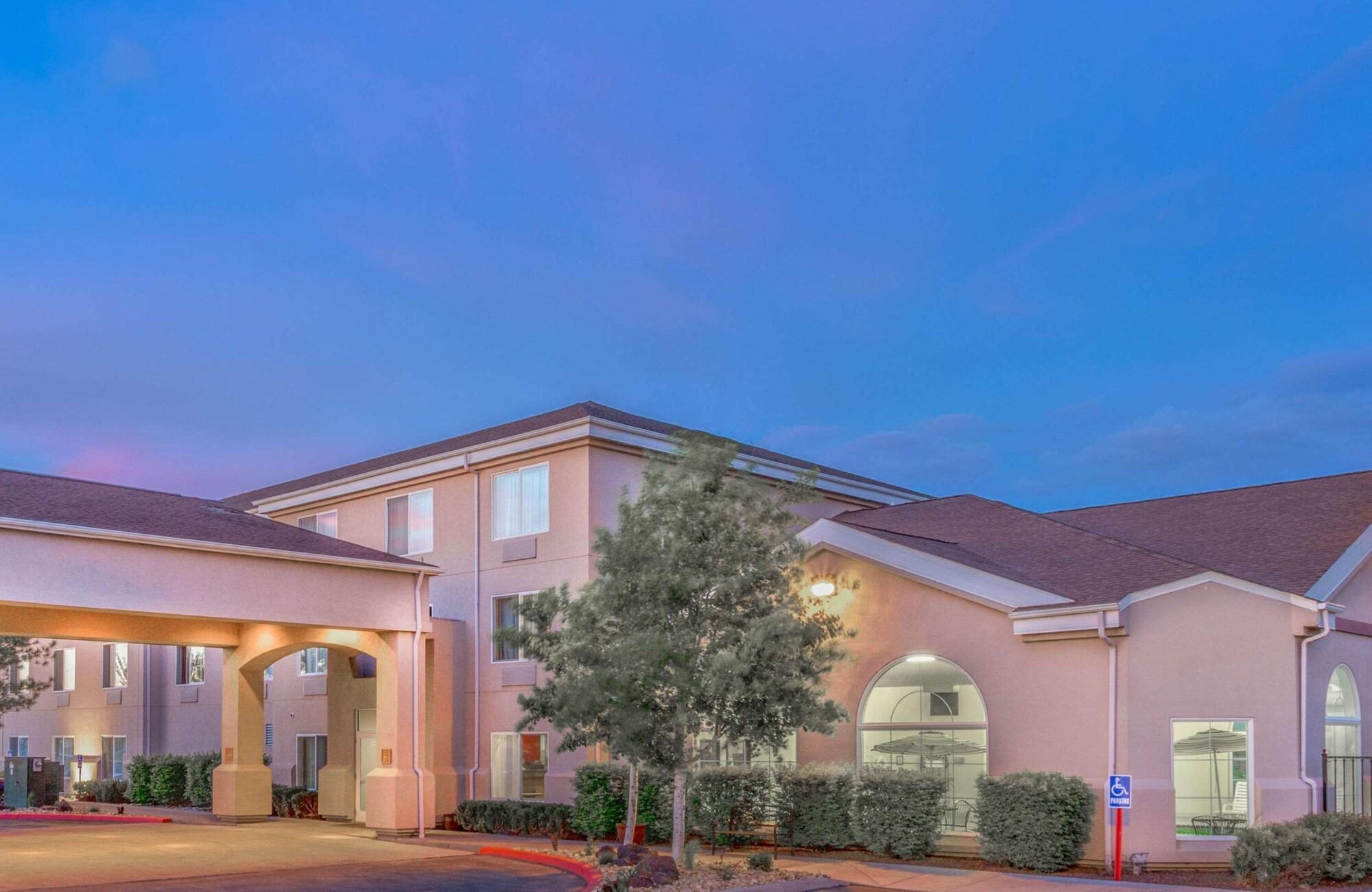 Varios Super 8 by Wyndham Heyburn/Burley Area
