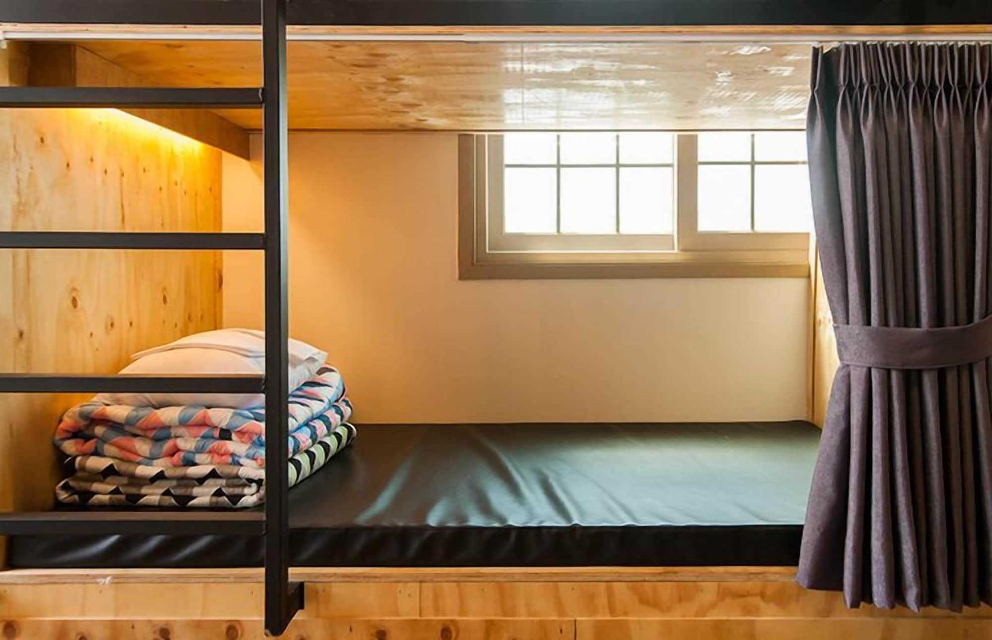 Varios On The Stone Guesthouse 2 - Hostel