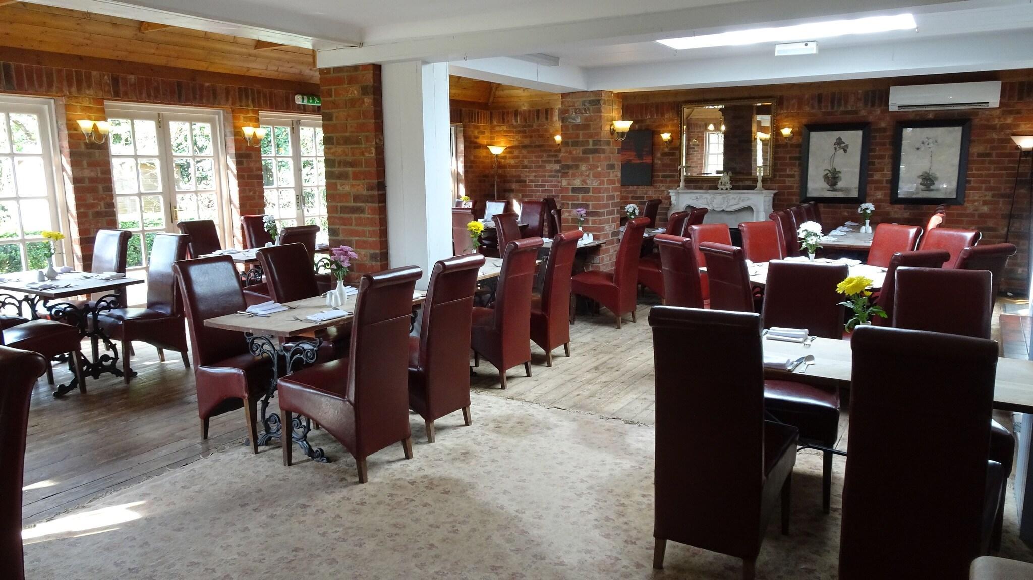 Restaurant The Furze Bush Inn