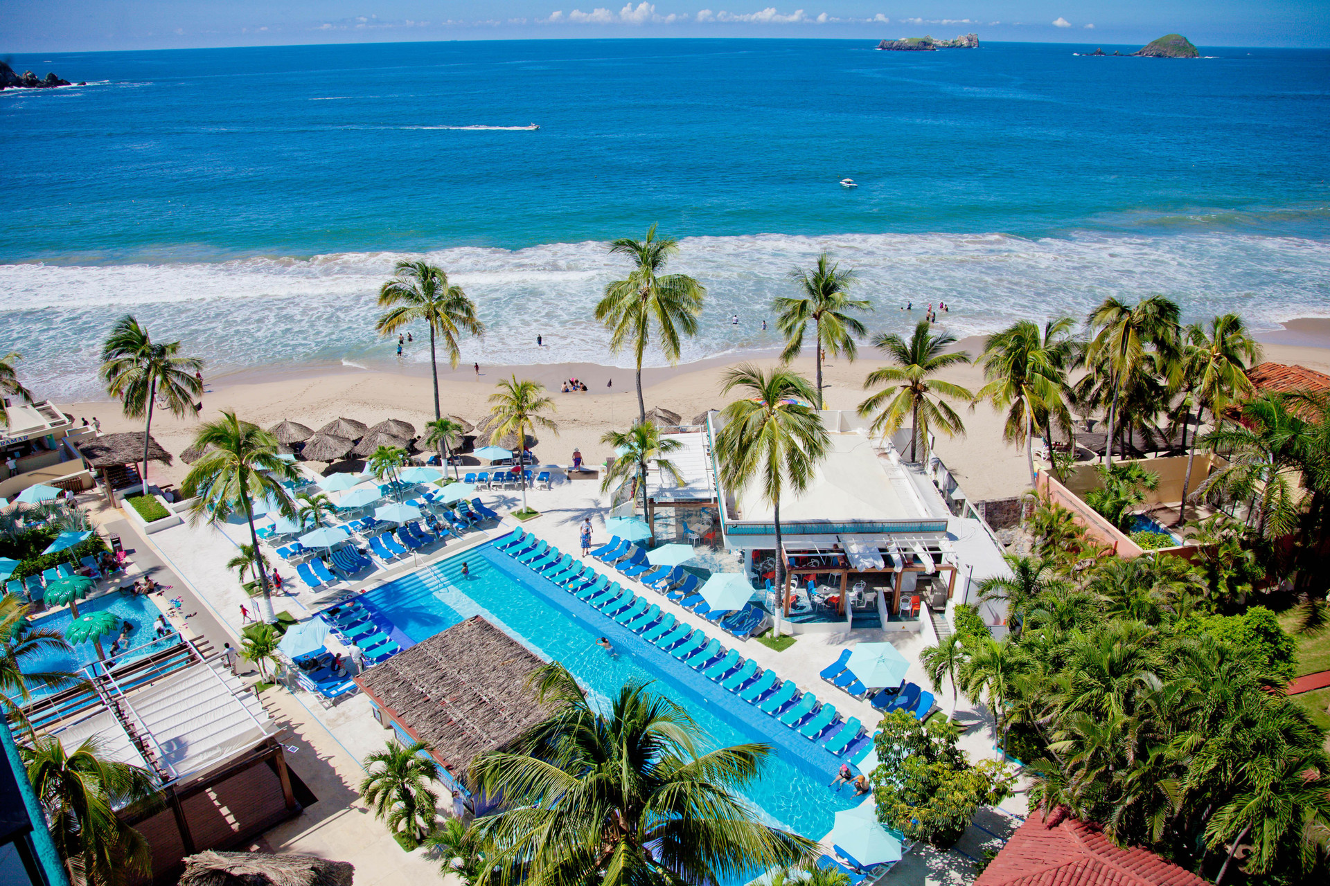 Vista da fachada Fontan Ixtapa Beach Resort