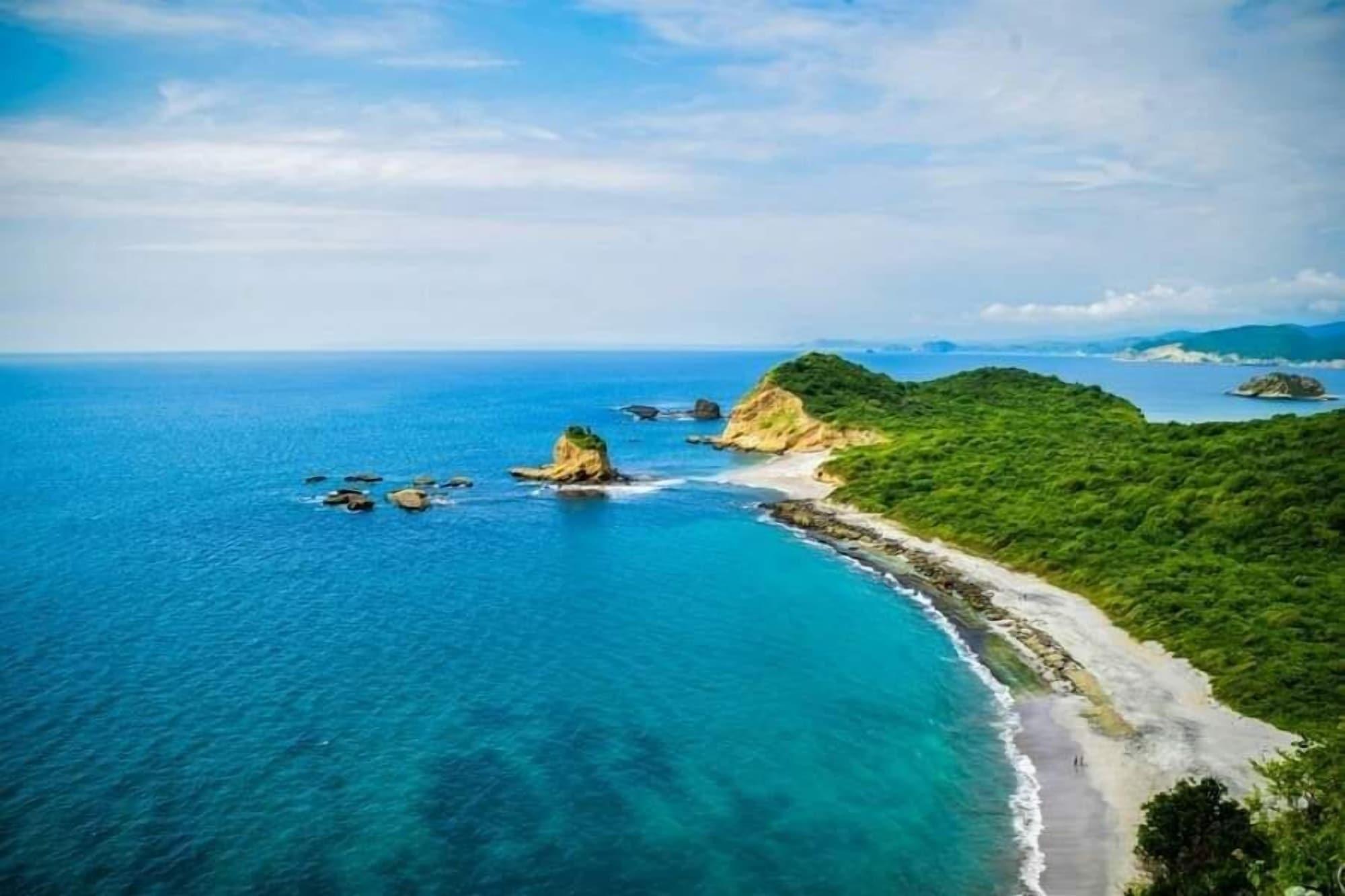 Playa HOTEL CAFE MADAME PUERTO LOPEZ