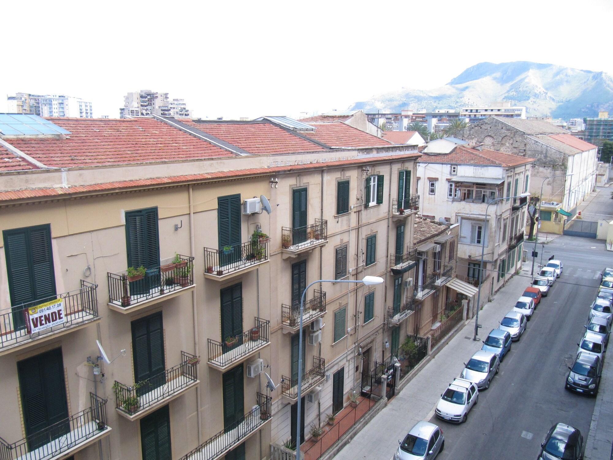 Varios Ri.Mo's Rent Room