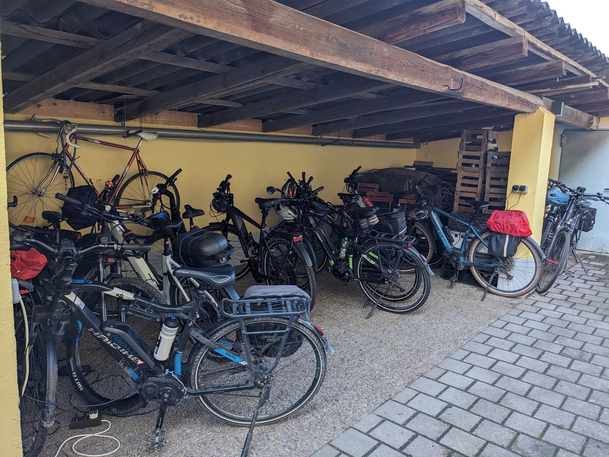 Varios Gasthaus zum Hirschen
