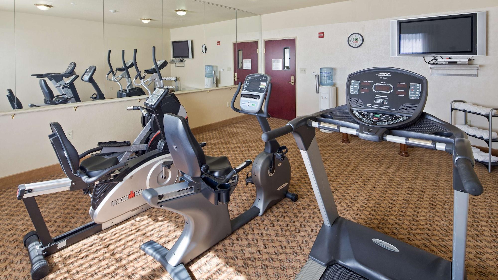 Gimnasio SureStay Plus Hotel by Best Western Quanah