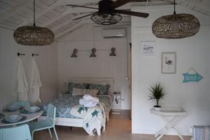 Alquiler Vacacional - Termino Beach House Retreat with Hot Tub and Garden