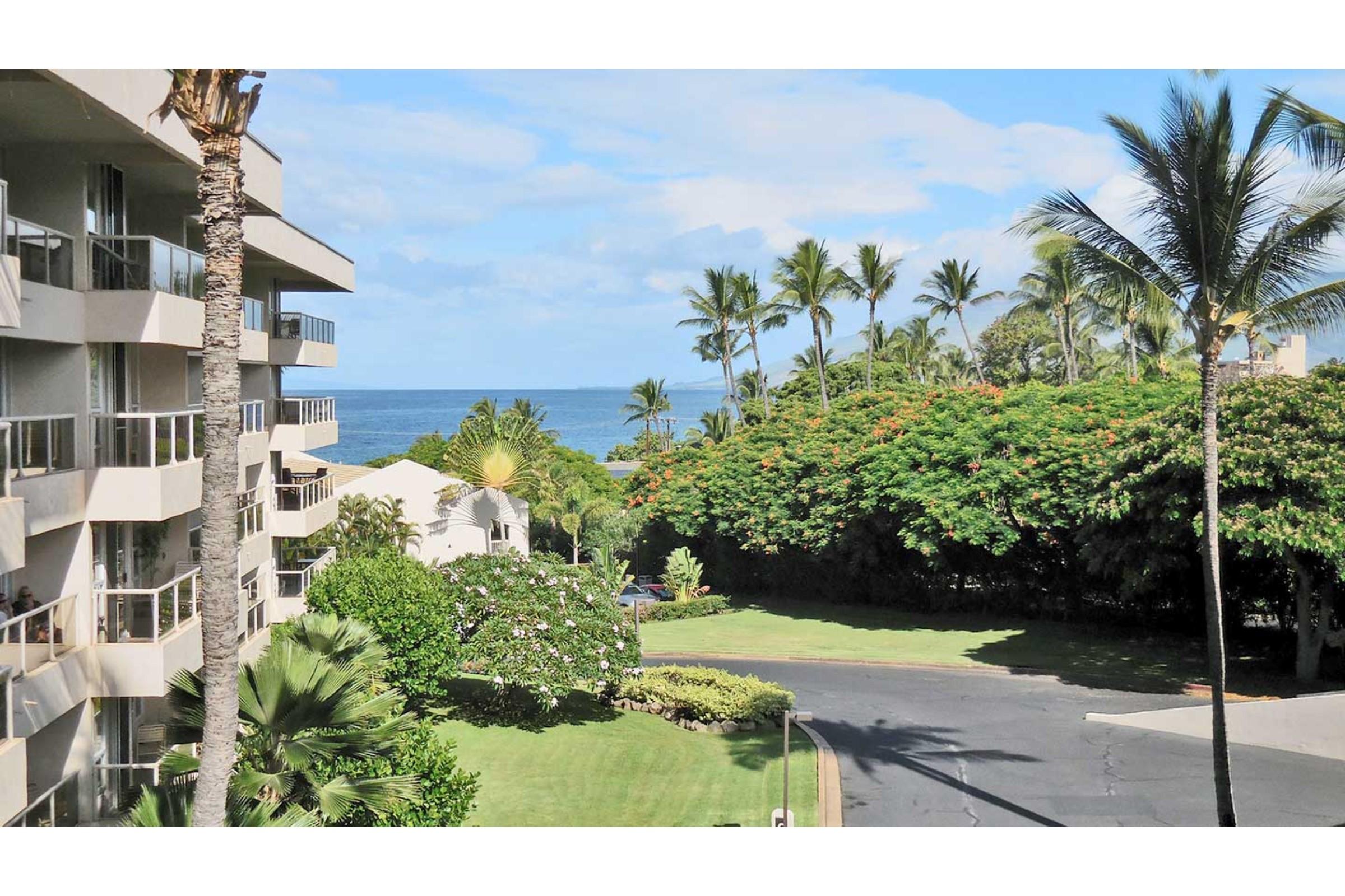Vista Exterior Aston at the Maui Banyan