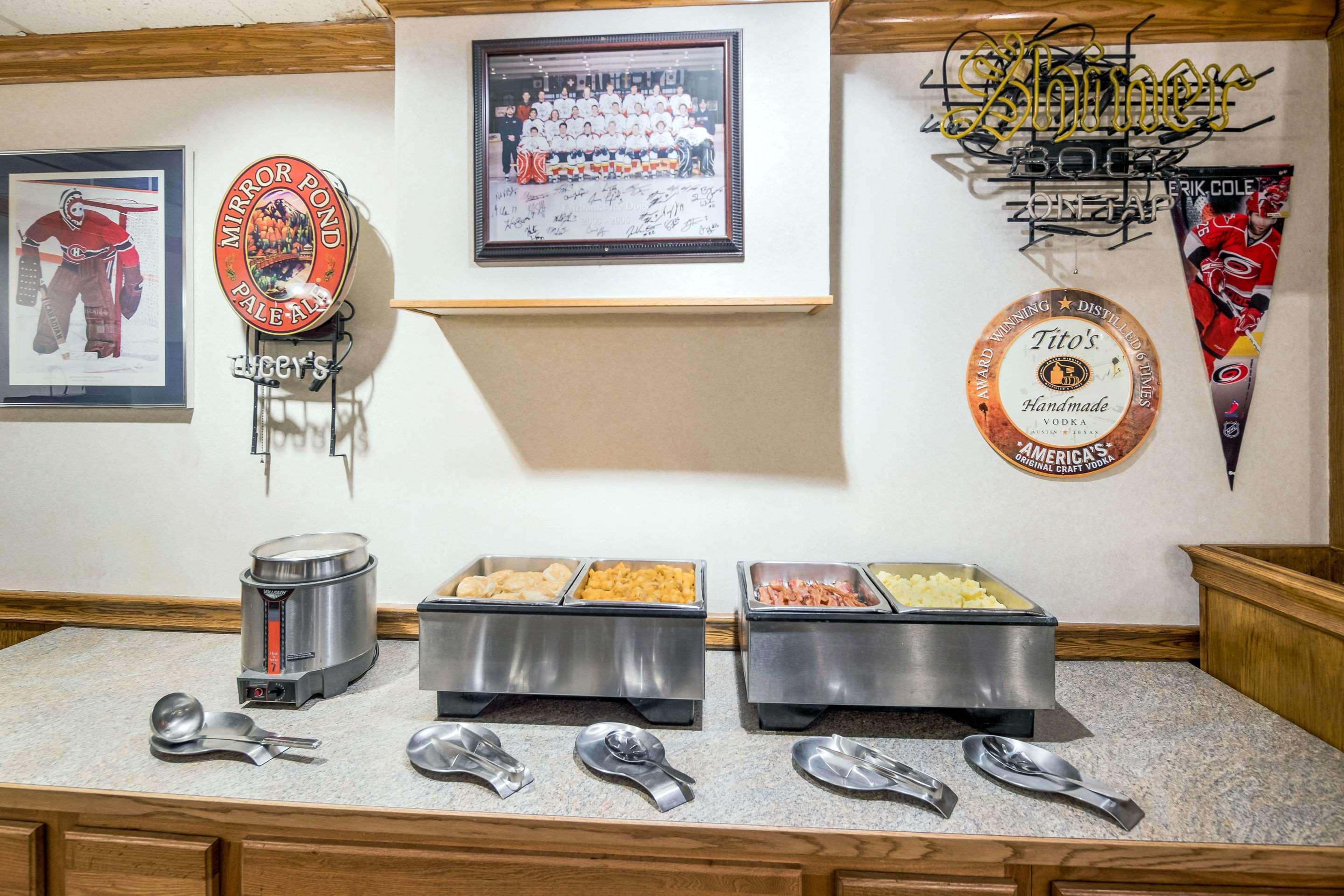Restaurant Clarion Hotel & Suites Fairbanks near Ft. Wainwright