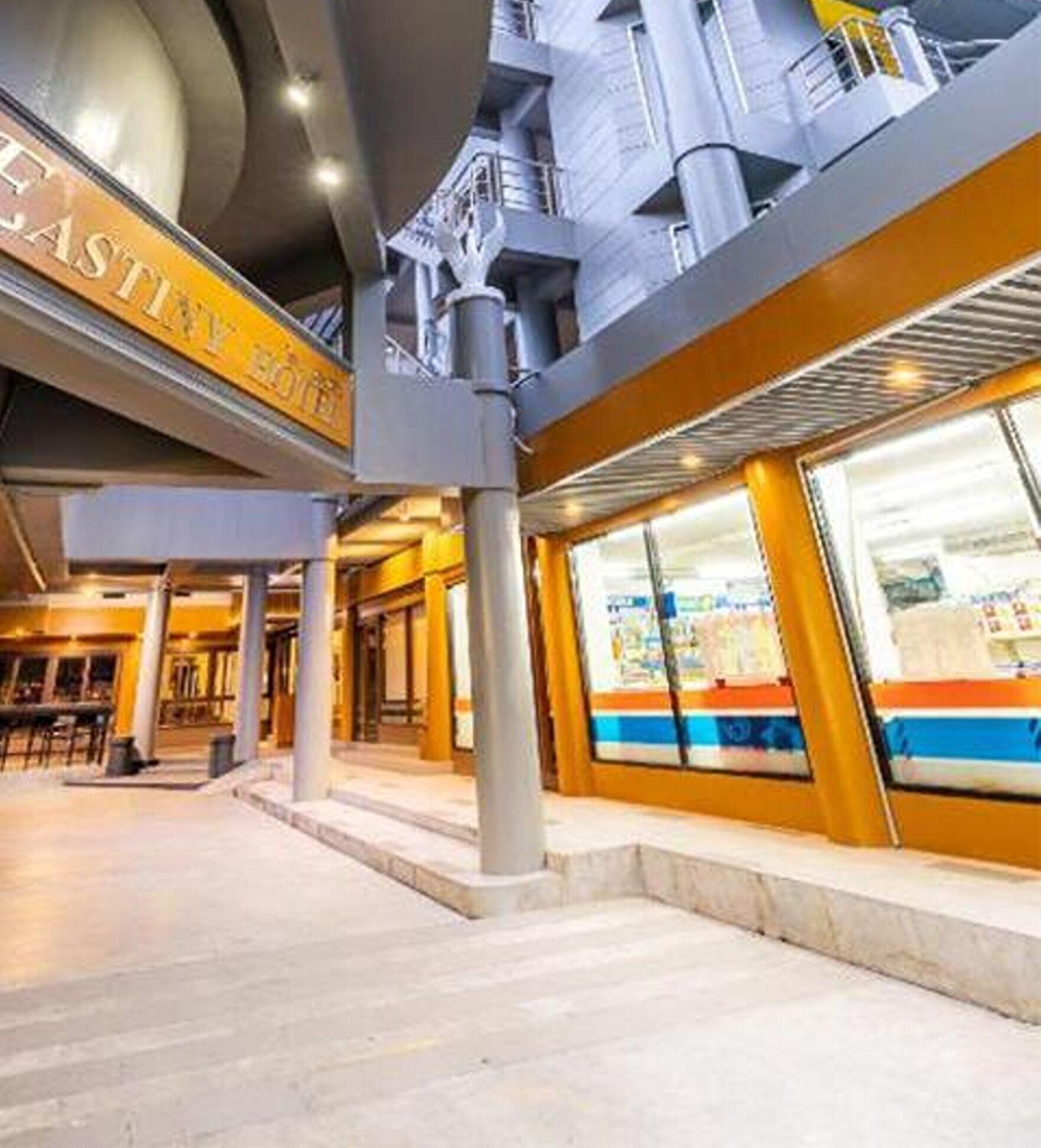 Varios Eastiny Inn Hotel