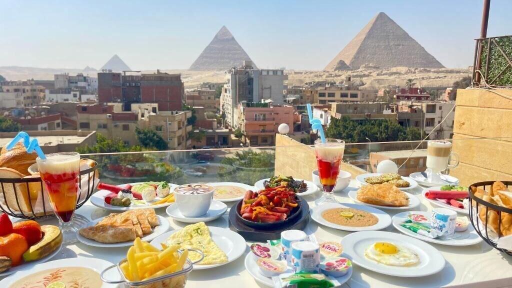 Restaurant Cleopatra Tower Pyramids Hotel