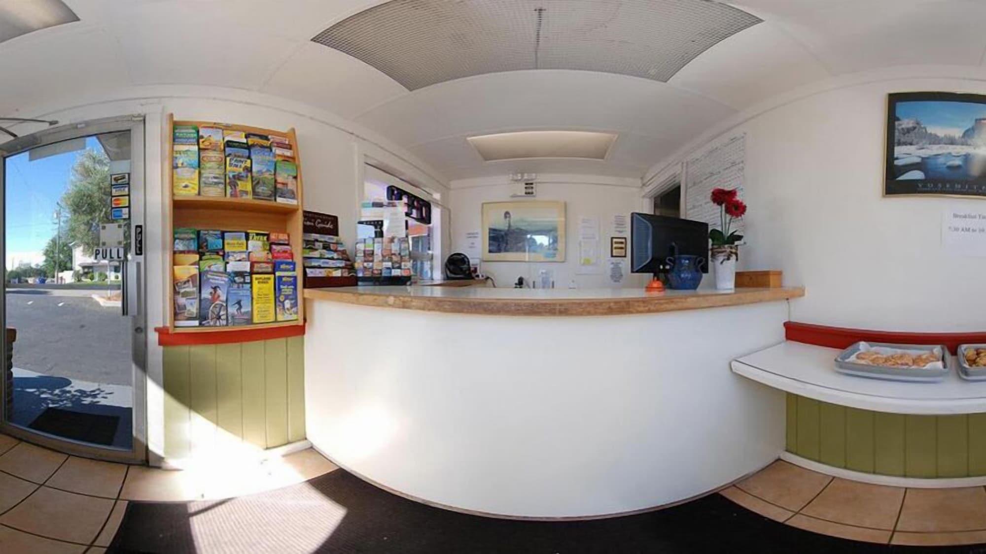 Vista Lobby Budget Inn