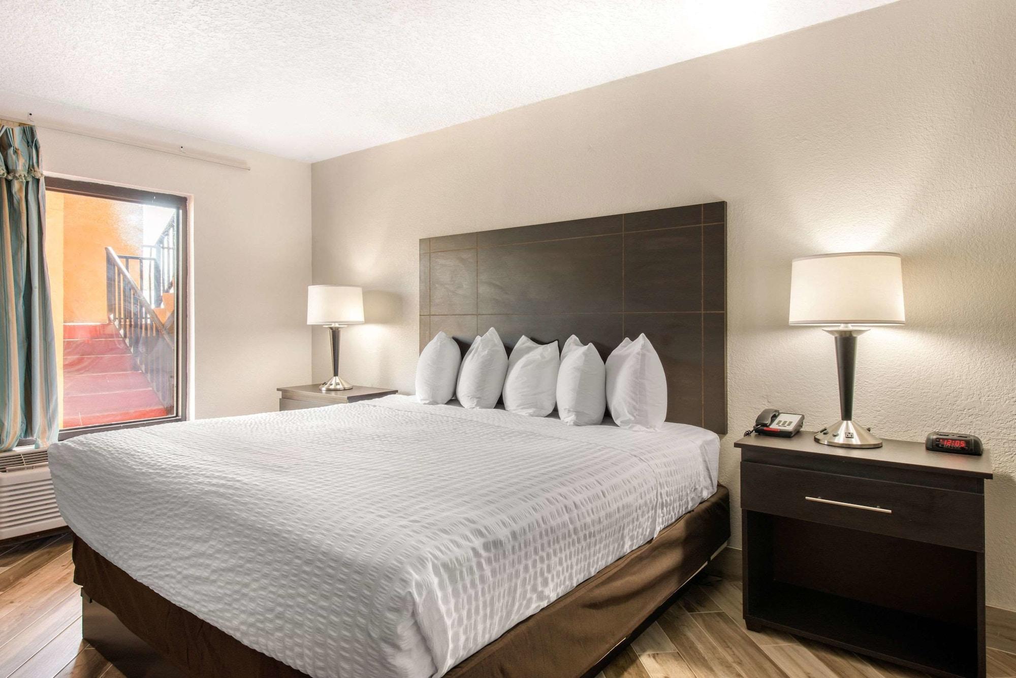 Habitación Clarion Inn & Suites Kissimmee-Lake Buena Vista South