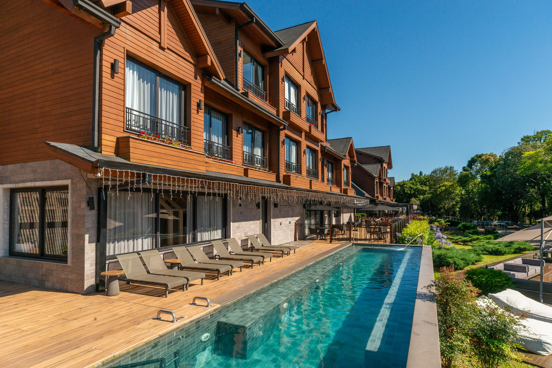 Vista da piscina Château Laghetto Collection Gramado