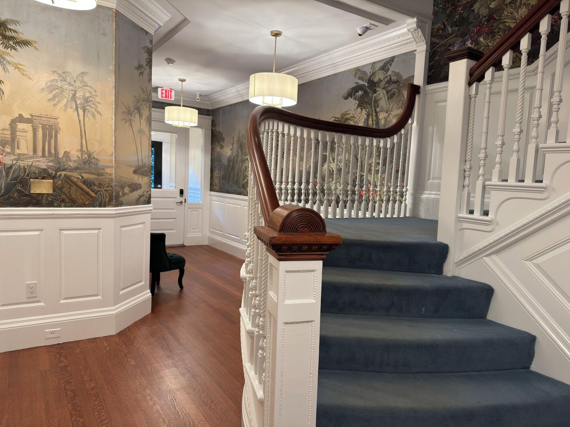 Vista Lobby Charlesgate Suites