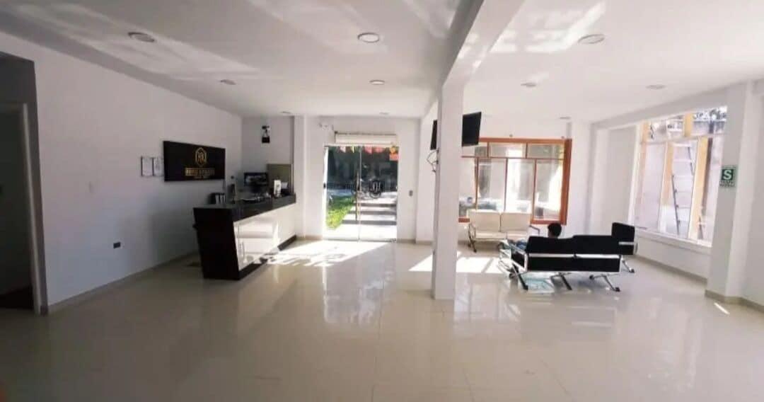 Vista Lobby Hotel Embassy Suites