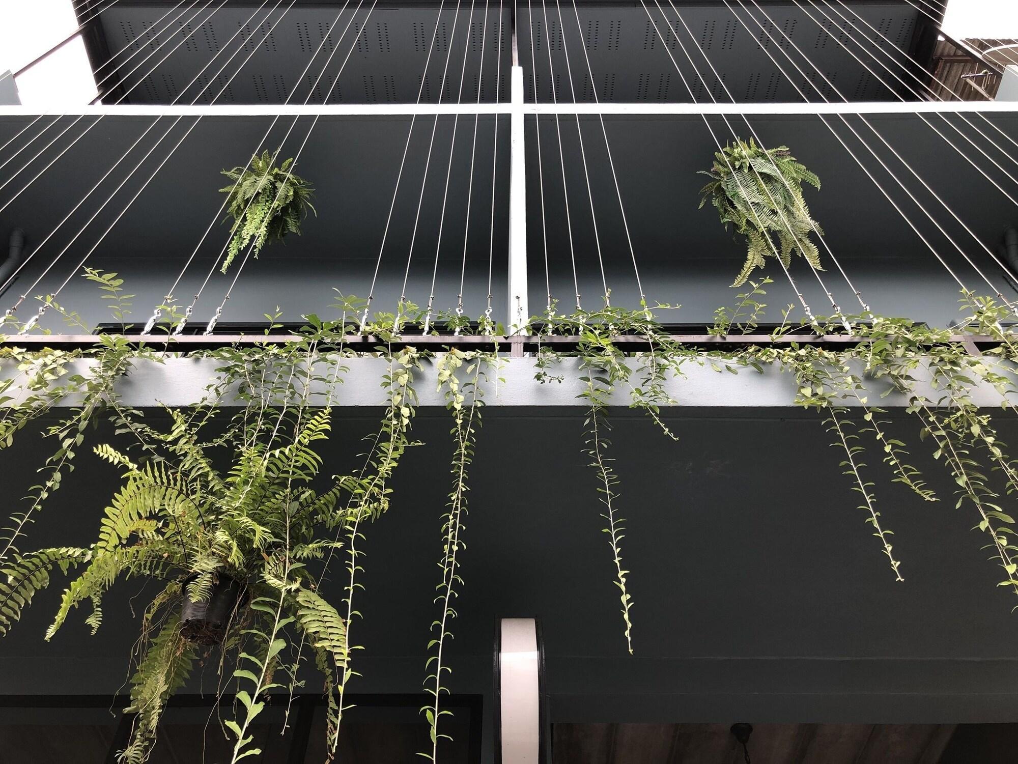 Varios Goodnight Poshtel