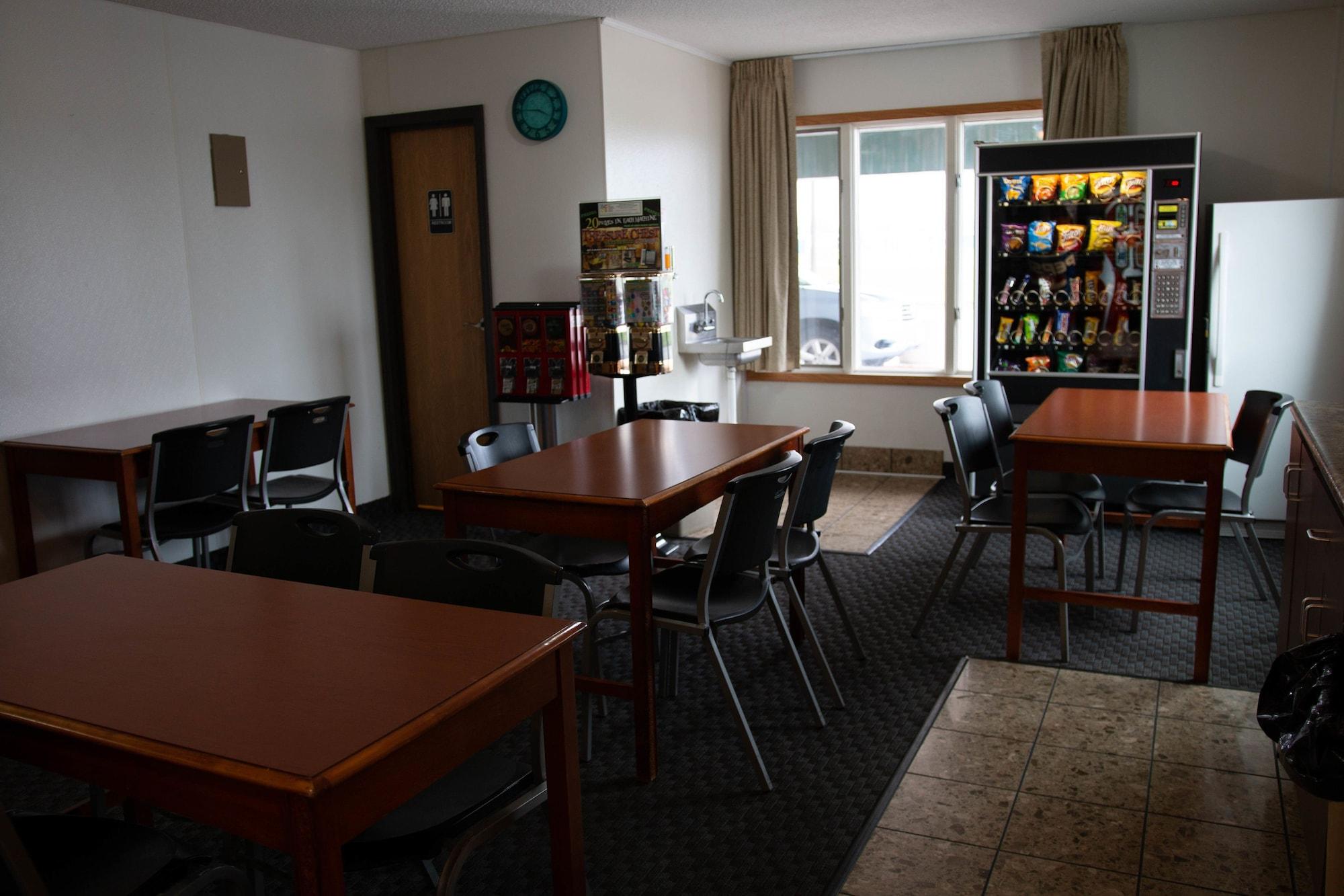 Restaurant East Grand Inn