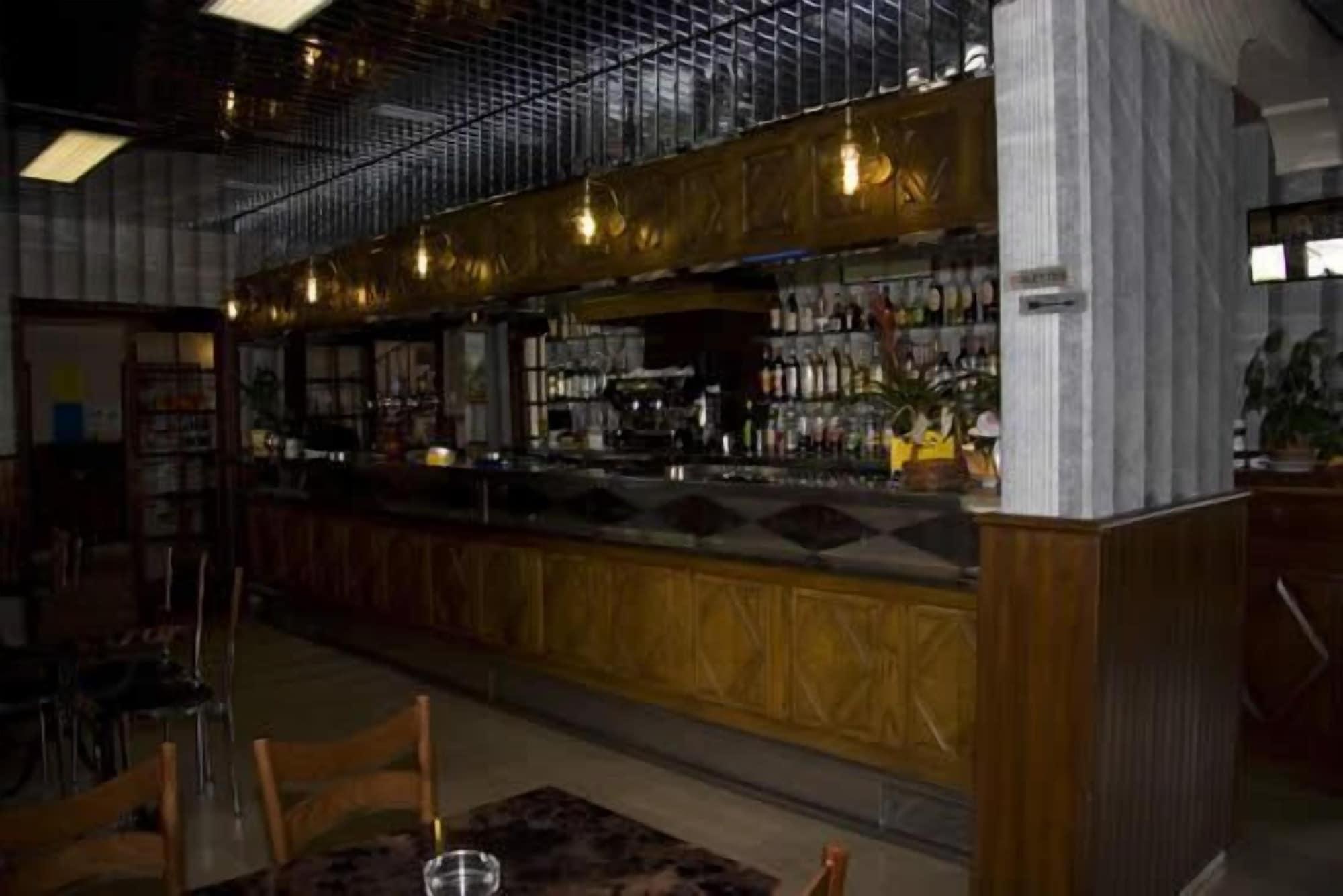 Bar/Salón Hôtel des Rochers