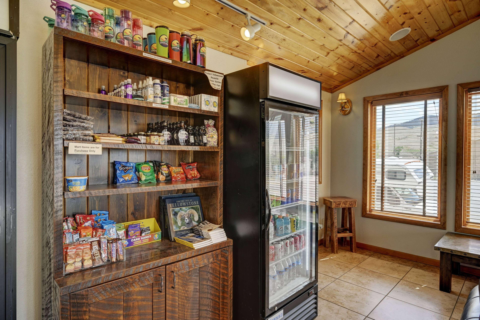 Vista Lobby Super 8 by Wyndham Gardiner/Yellowstone Park Area