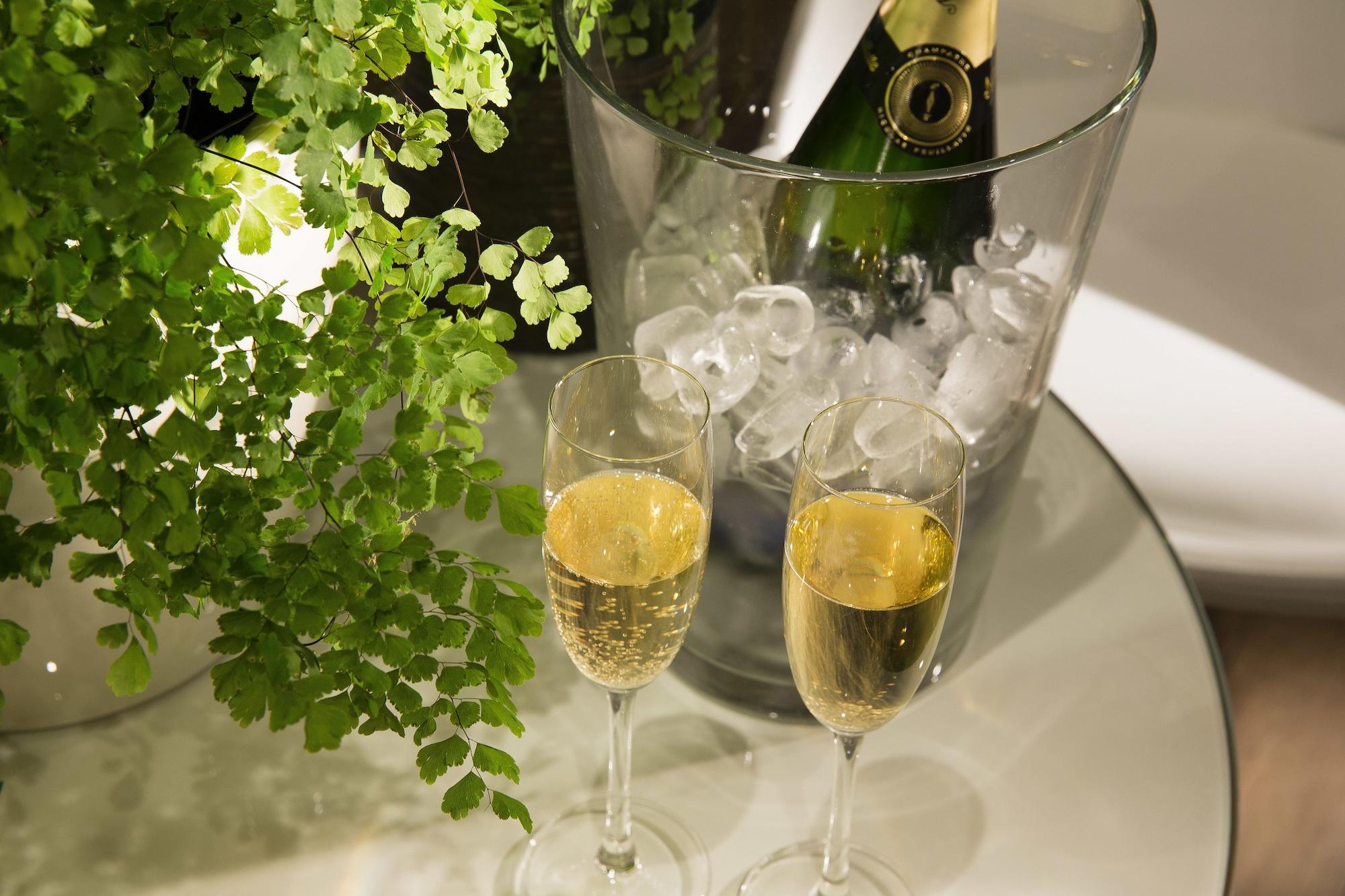 Bar/Salón Hotel Eiffel Turenne