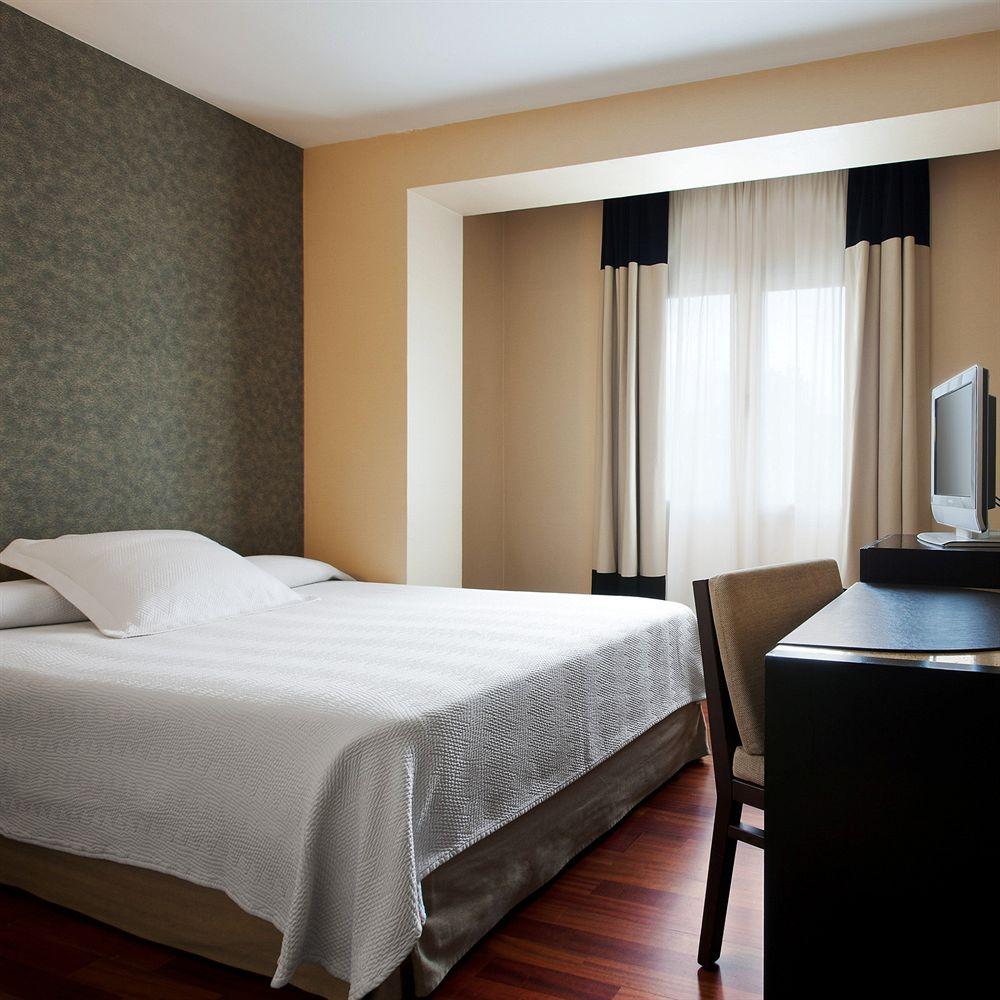 Hotel NH Barcelona Stadium