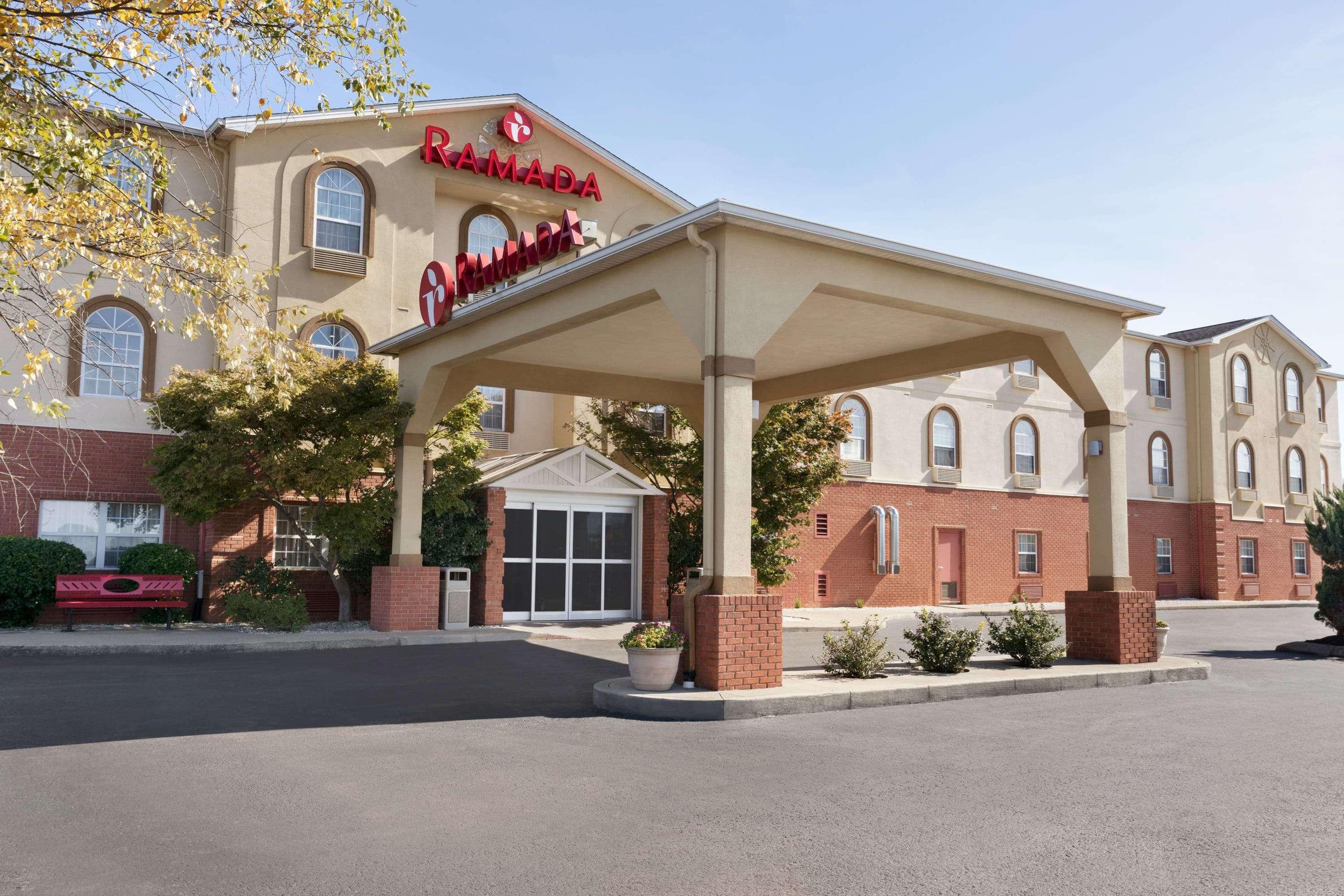 Vista Exterior Ramada by Wyndham Elizabethtown