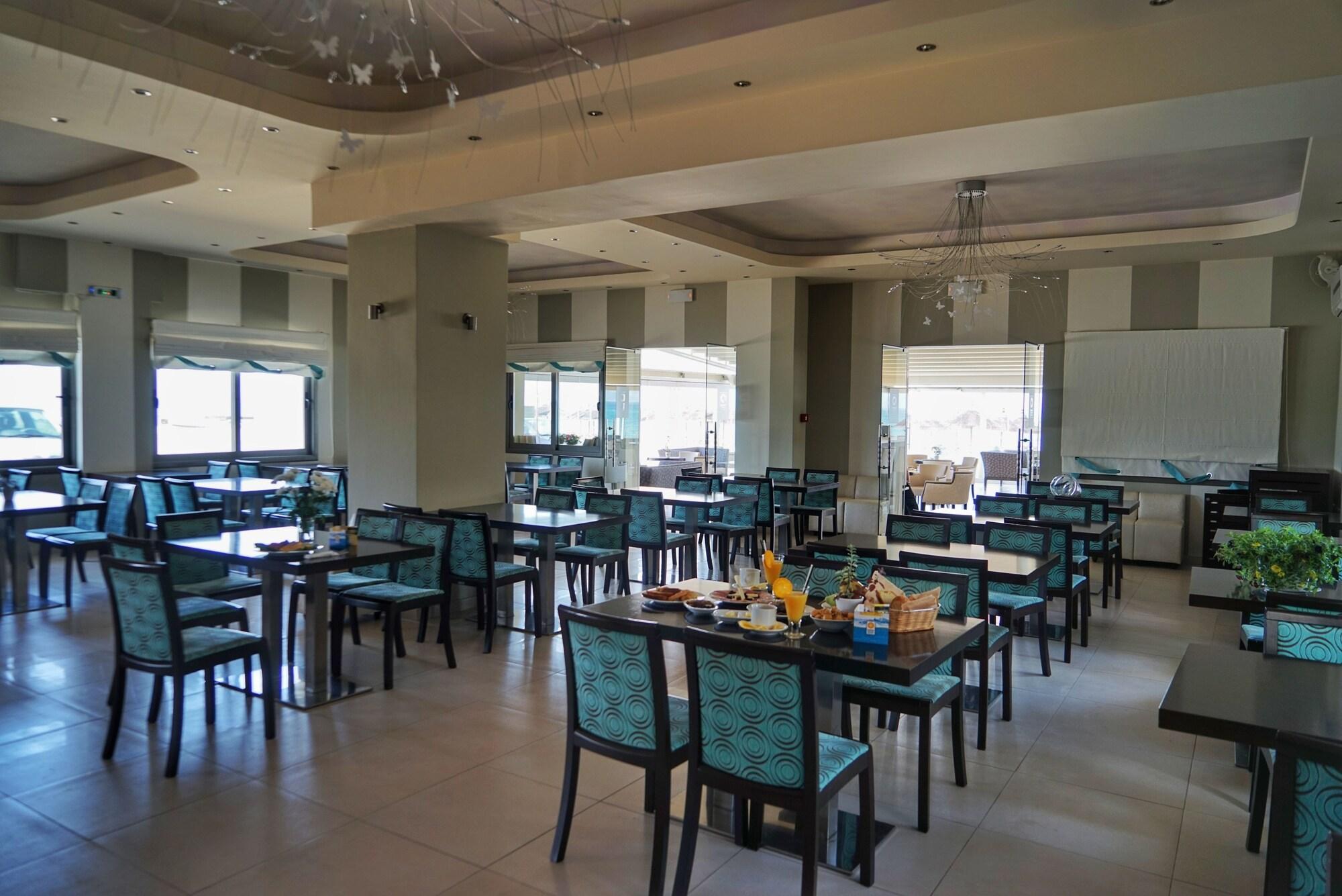 Bar/Salón Kokoni Beach Hotel