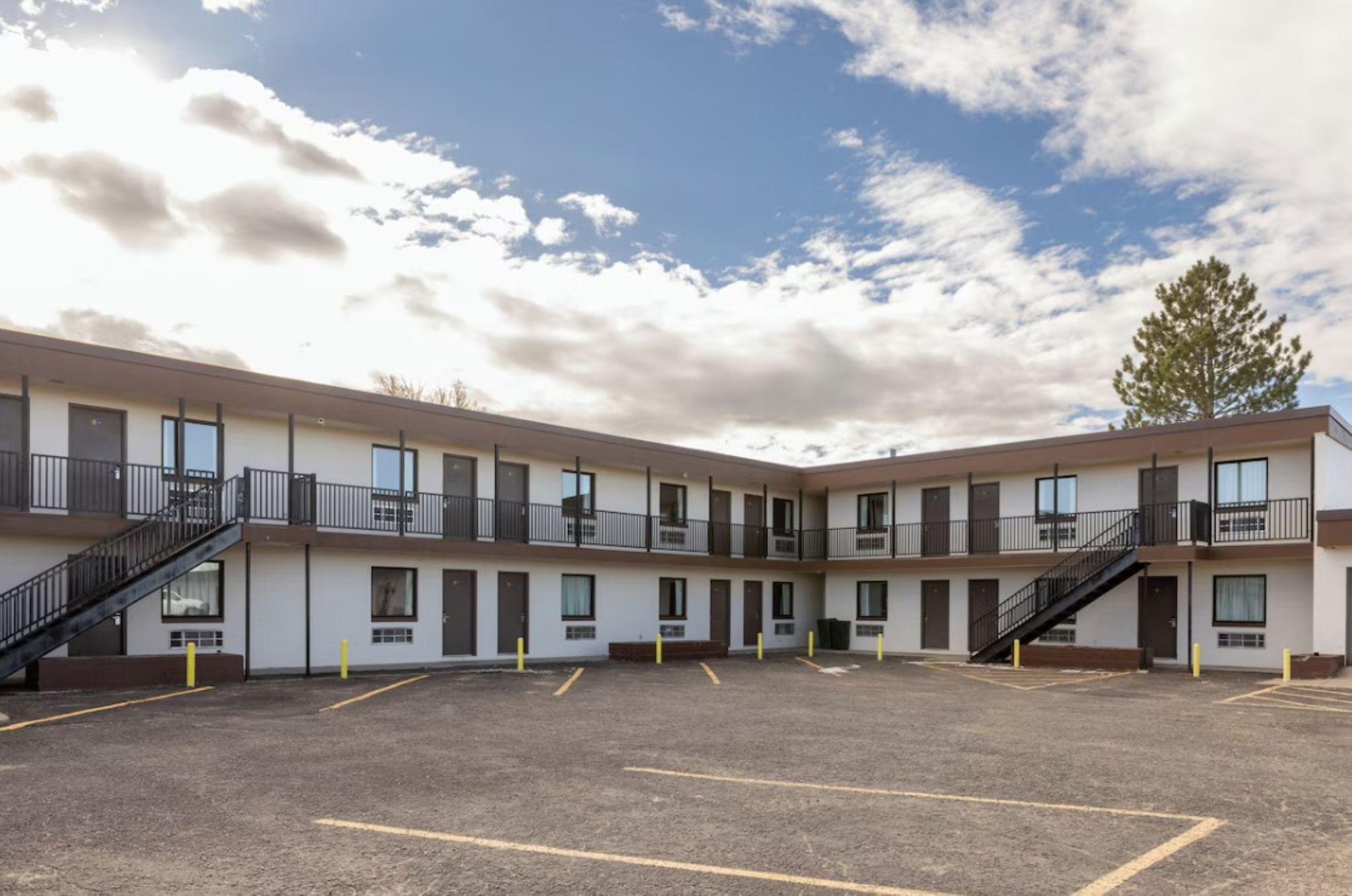 Vista Exterior Days Inn by Wyndham Wheatland