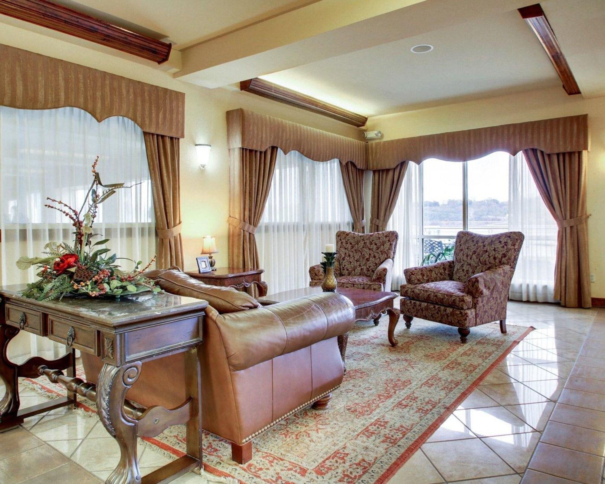 Vista Lobby Clarion Suites