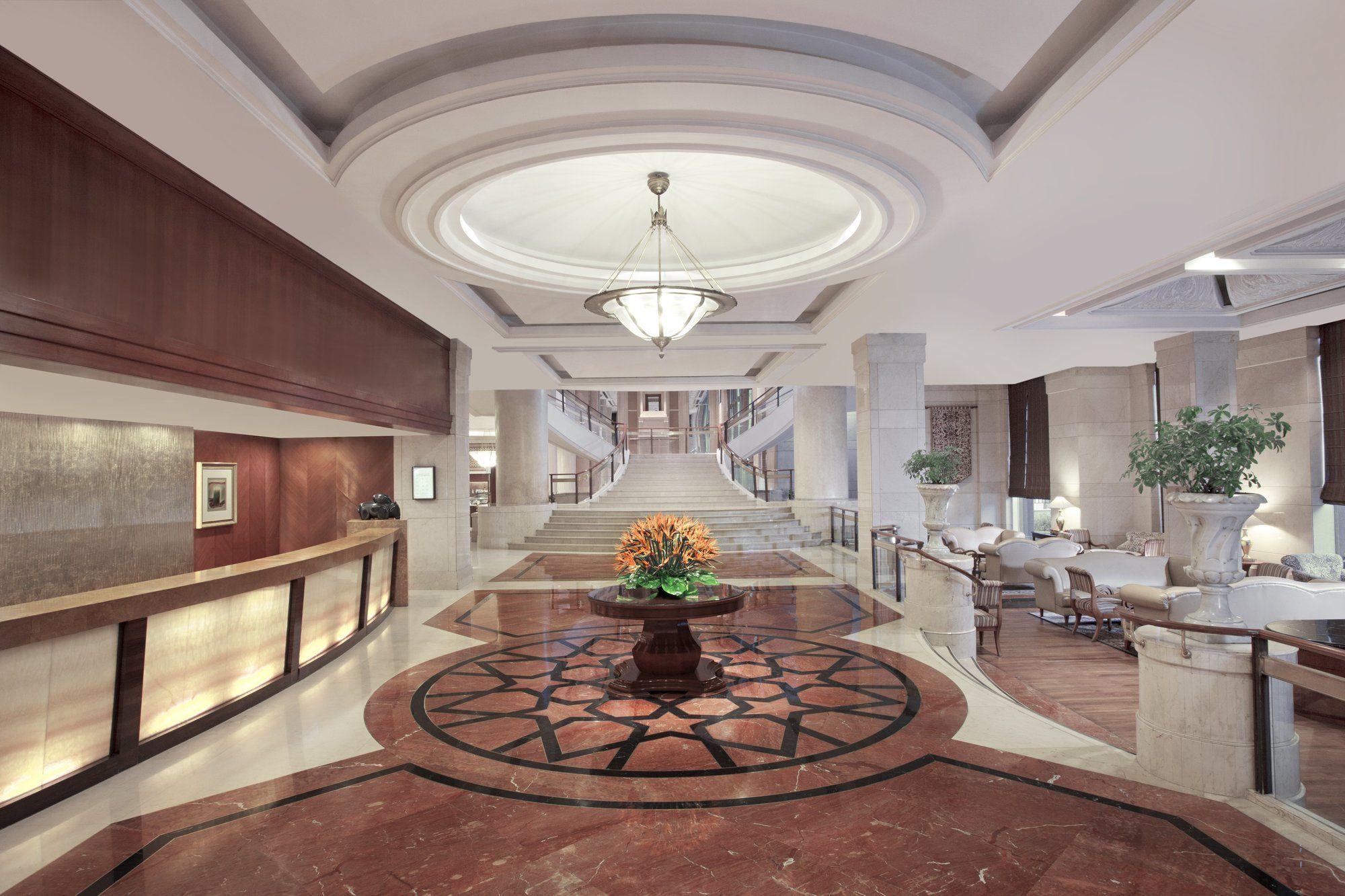 Vista Lobby Sheraton New Delhi Hotel