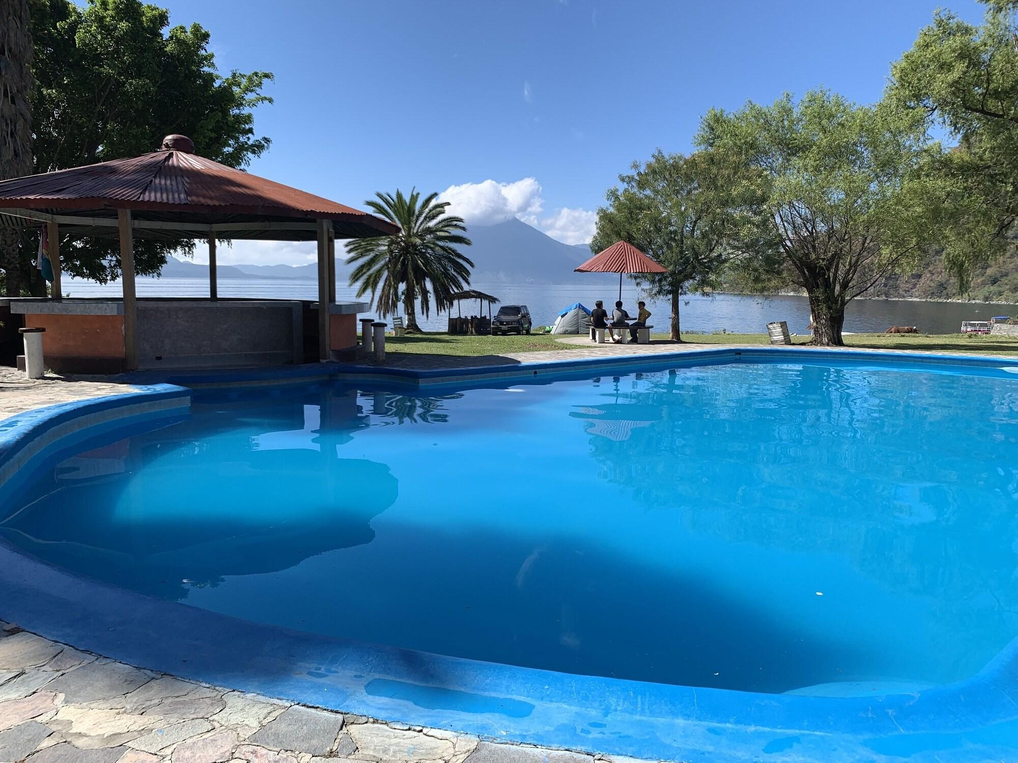 Vista Piscina Hotel Bahia Atitlan Inn