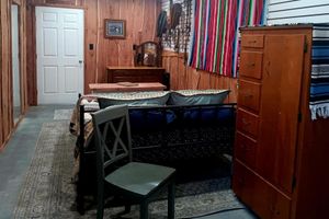 Alquiler Vacacional - Out Back Bunkhouse. Find peace & quiet in the country, 7 miles outside of town.