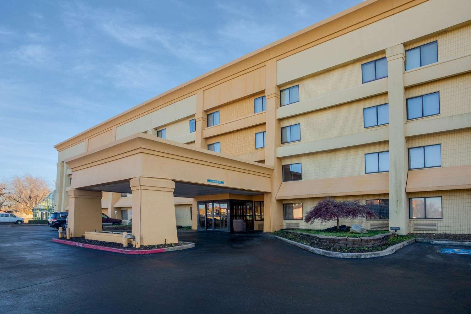 Vista Exterior La Quinta Inn & Suites by Wyndham Springdale