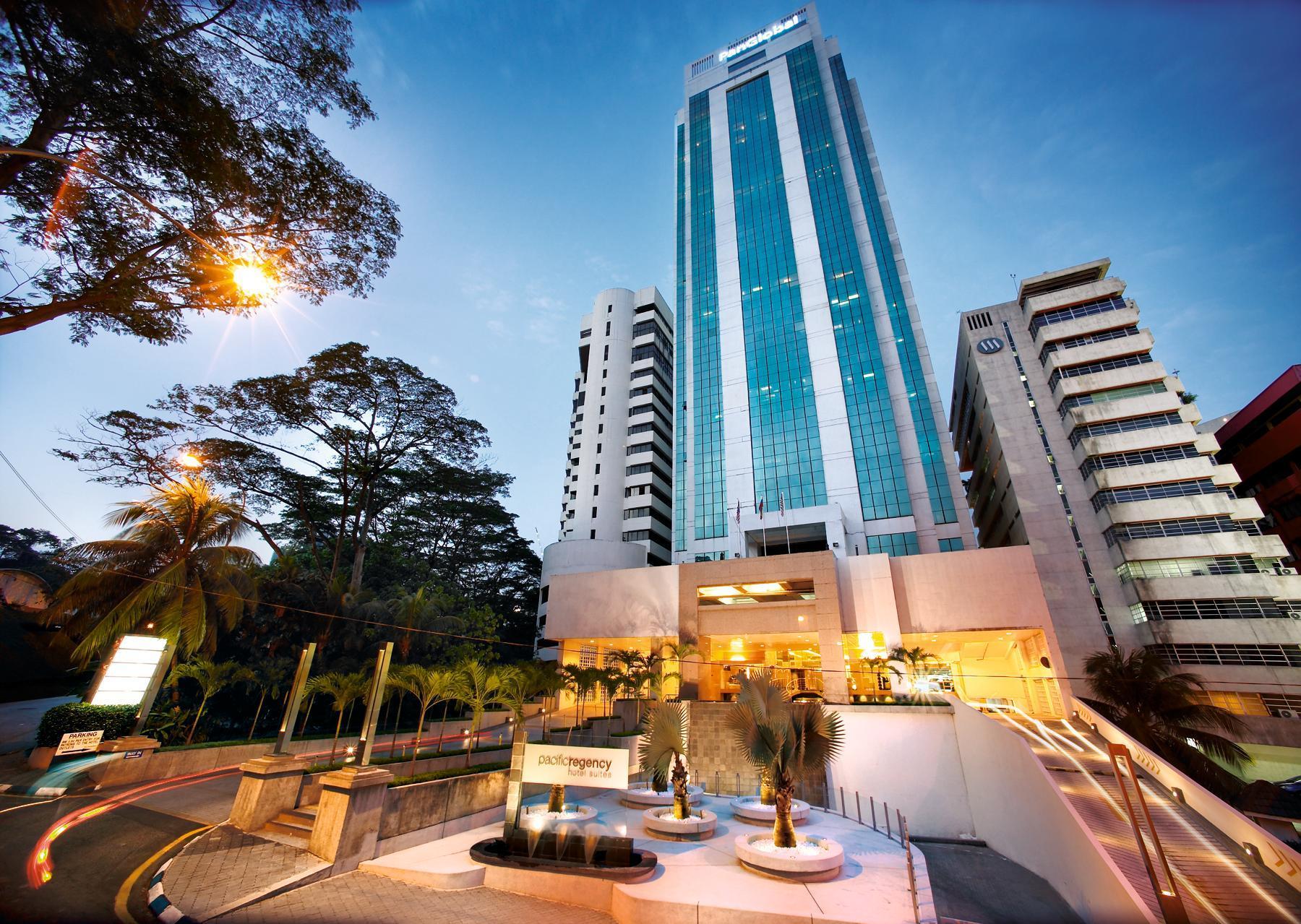 Vista Exterior Pacific Regency Hotel Suites