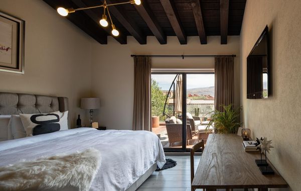 Escape to Private & Safe 5Bed with Pools - Hoteles 5 estrellas en San Miguel de Allende, Guanajuato