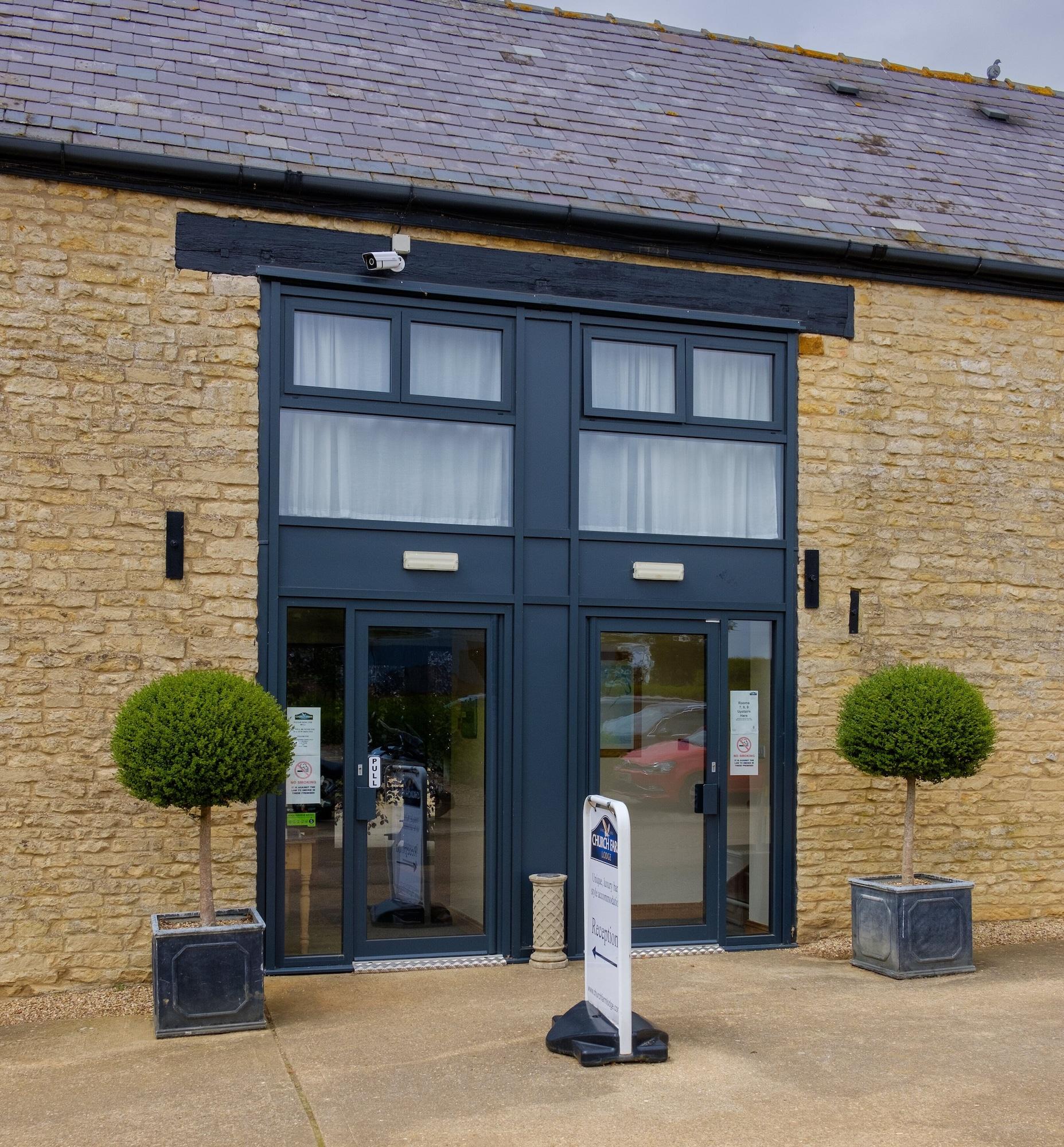 Vista Exterior Church Farm Lodge