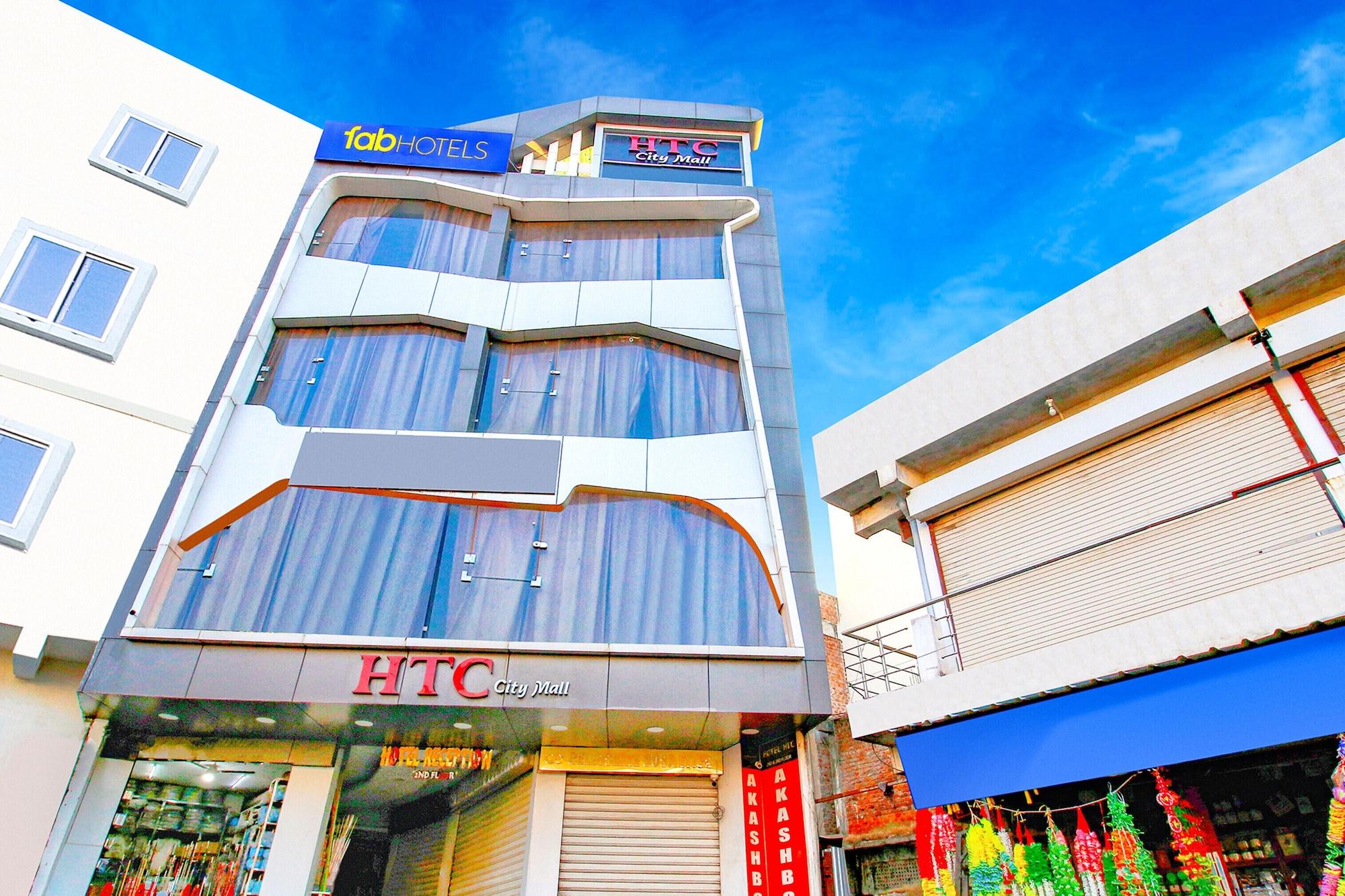 Vista Exterior FabHotel HTC