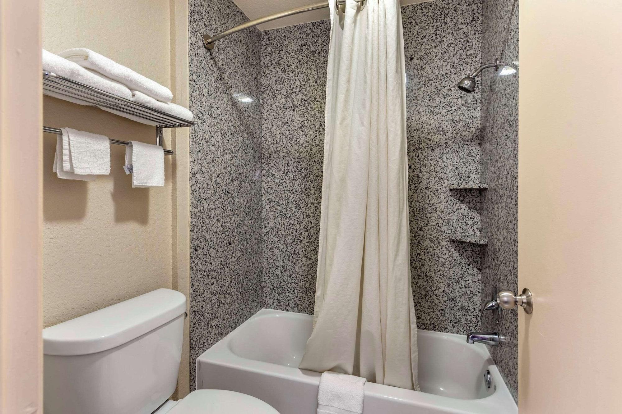 Habitación Econo Lodge Near Lackland Air Force Base - SeaWorld