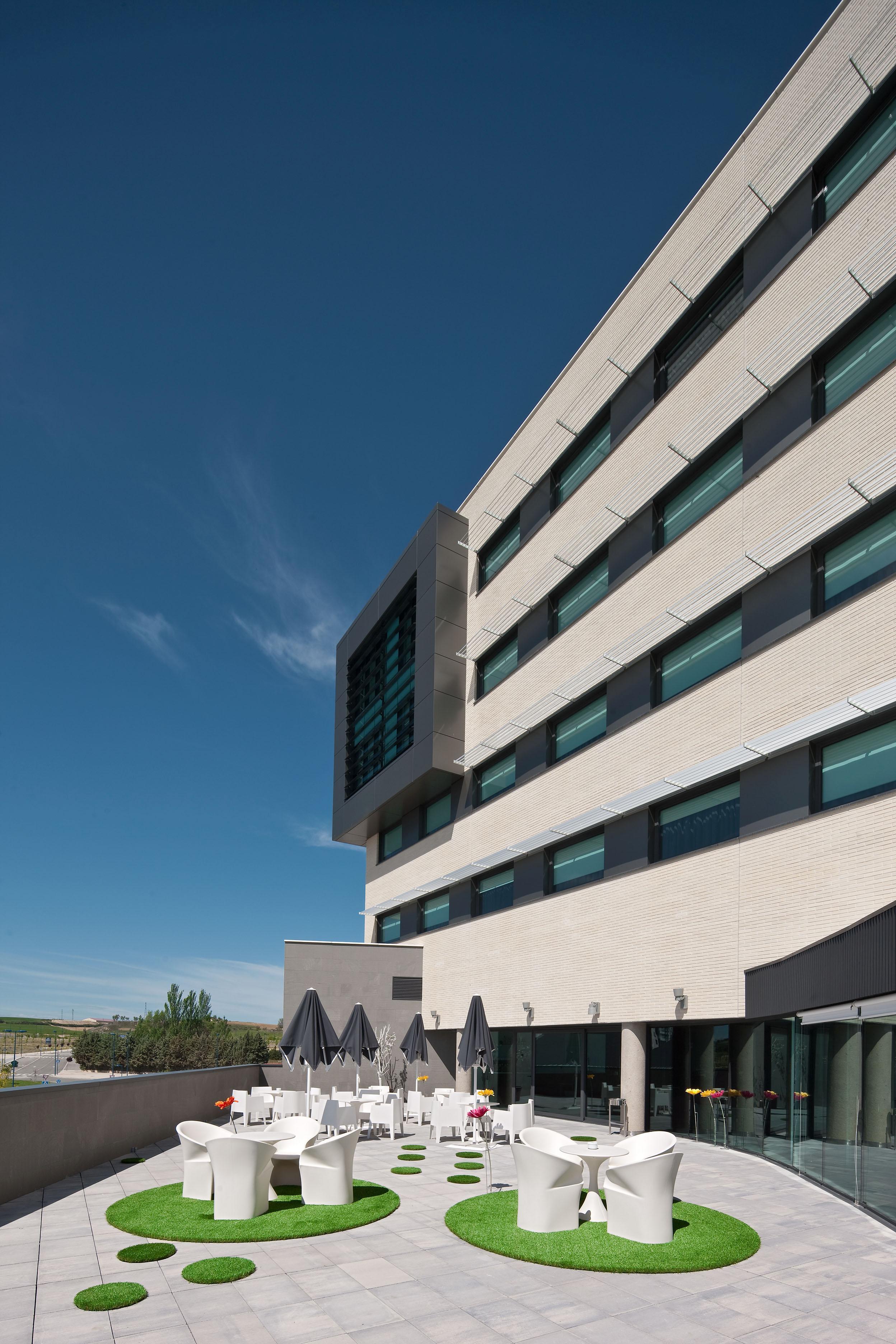 Vista Exterior Sercotel Hola Tafalla