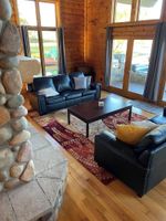Alquiler Vacacional - Gorgeous lodge for up to 16 with hottub & games room on all-sports Thompson Lake