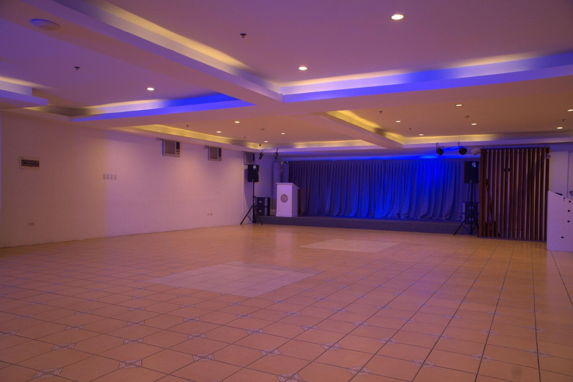 Sala de Reuniones NS Royal Hotel