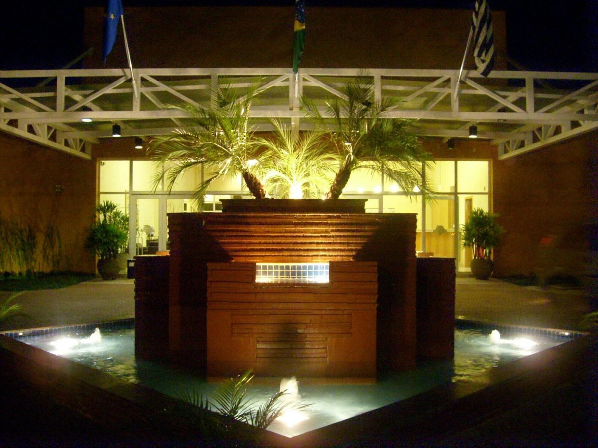 Vista Exterior Carlton Plaza Baobá