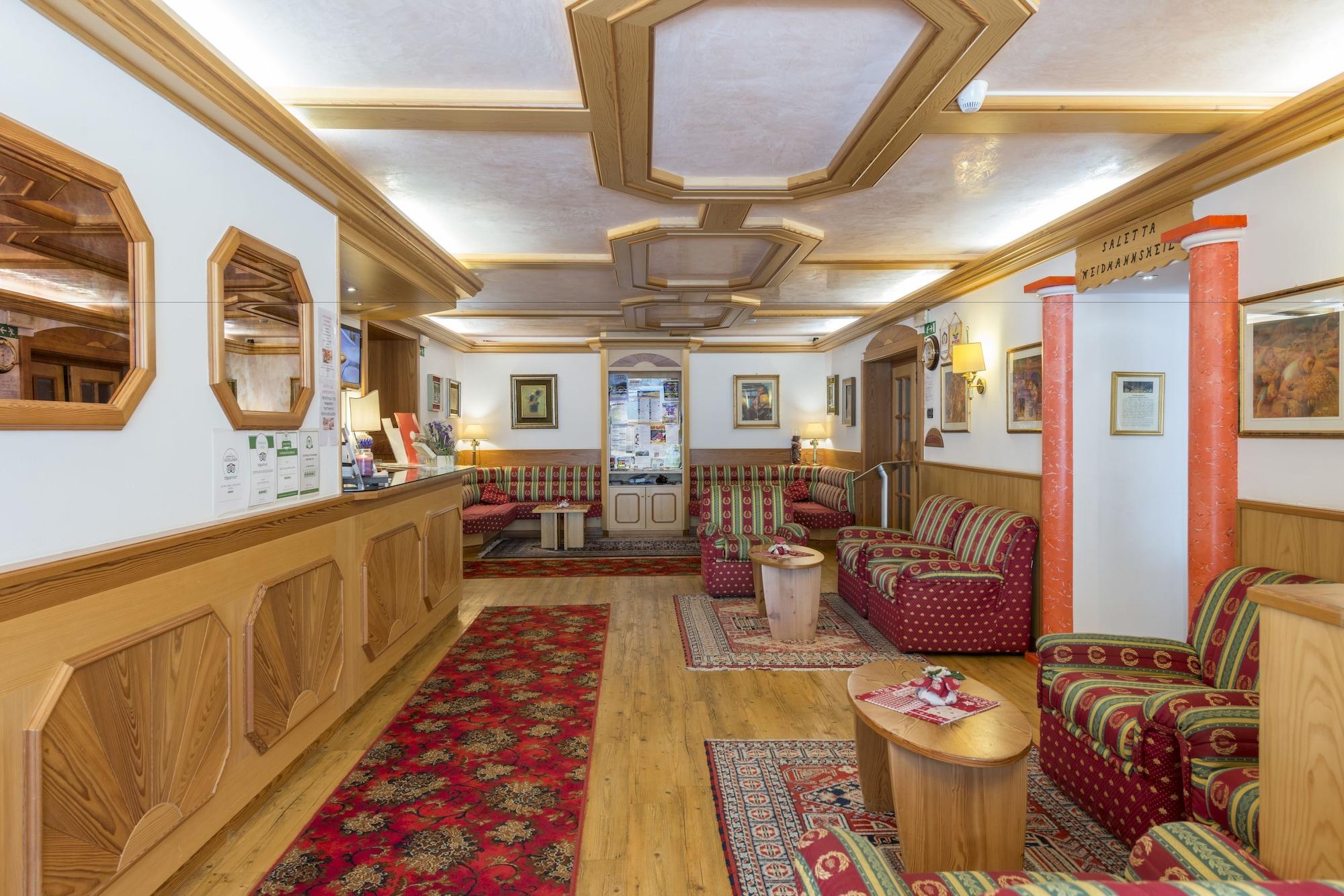 Vista Lobby Alpino Family Wellness Hotel