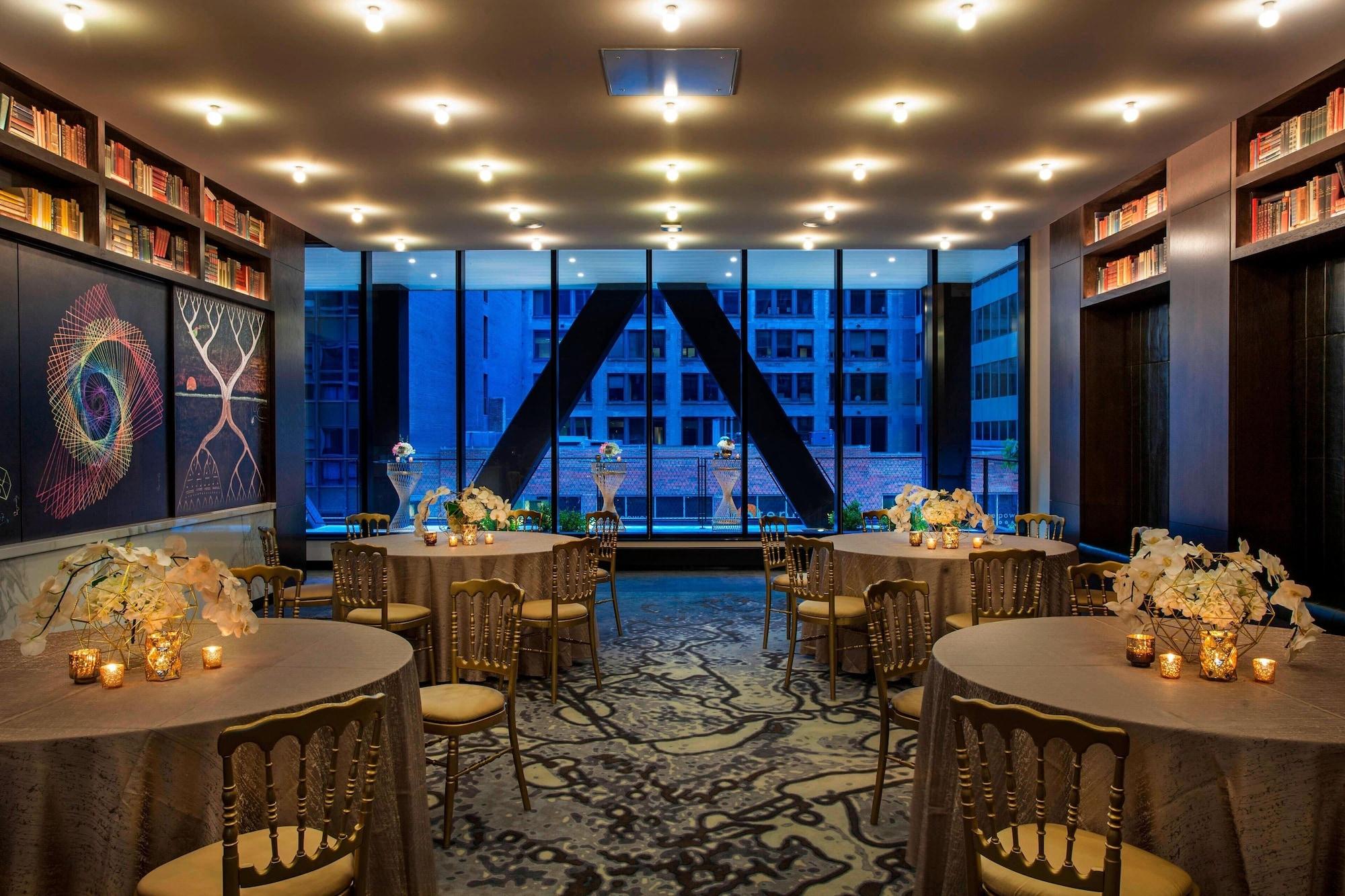 Salón de Baile Hotel EMC2, Autograph Collection