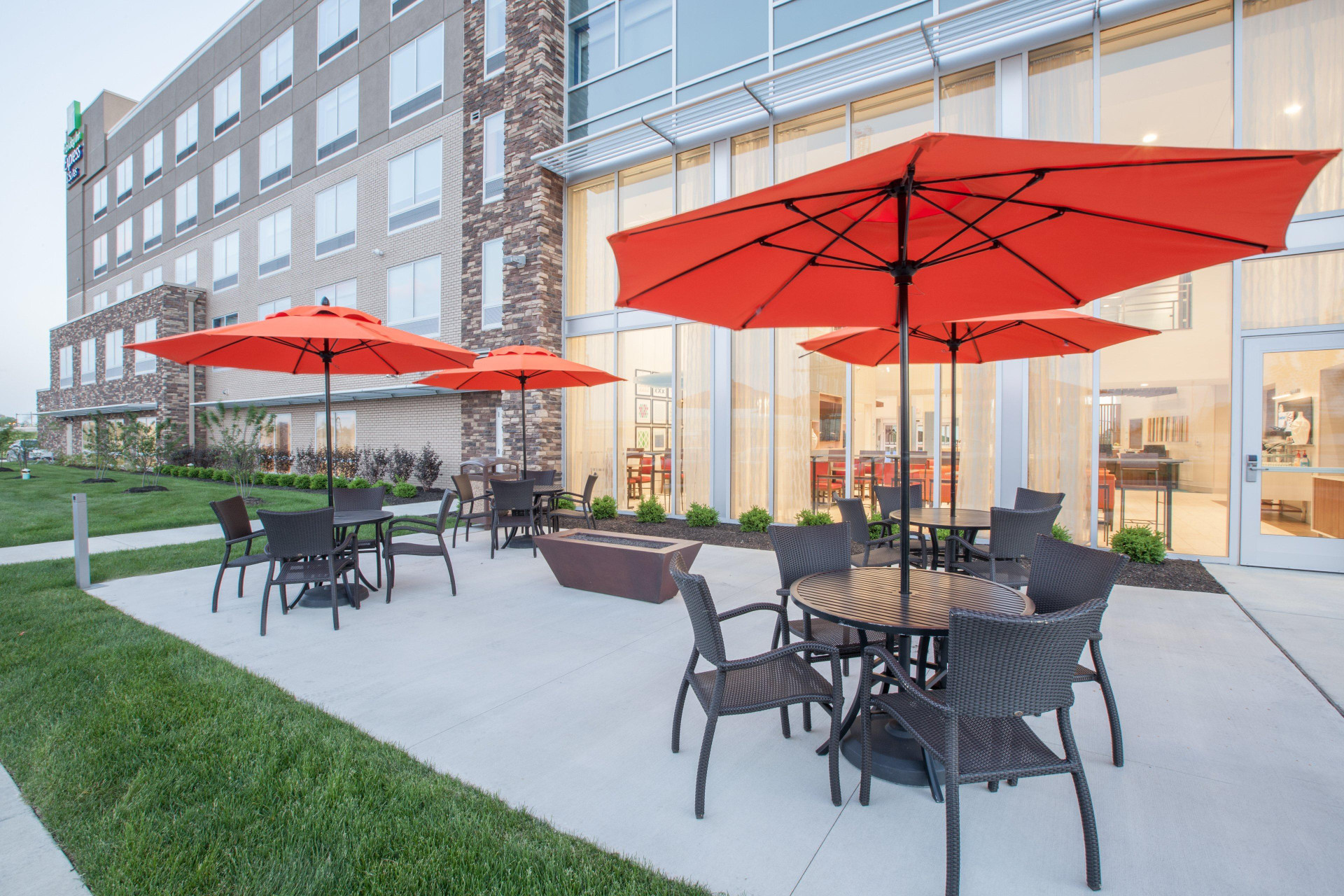 Varios Holiday Inn Express Suites Indianapolis Ne Noblesv