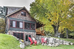 Alquiler Vacacional - Dock & Fire Pit: Lakefront Log Cabin in Mercer!